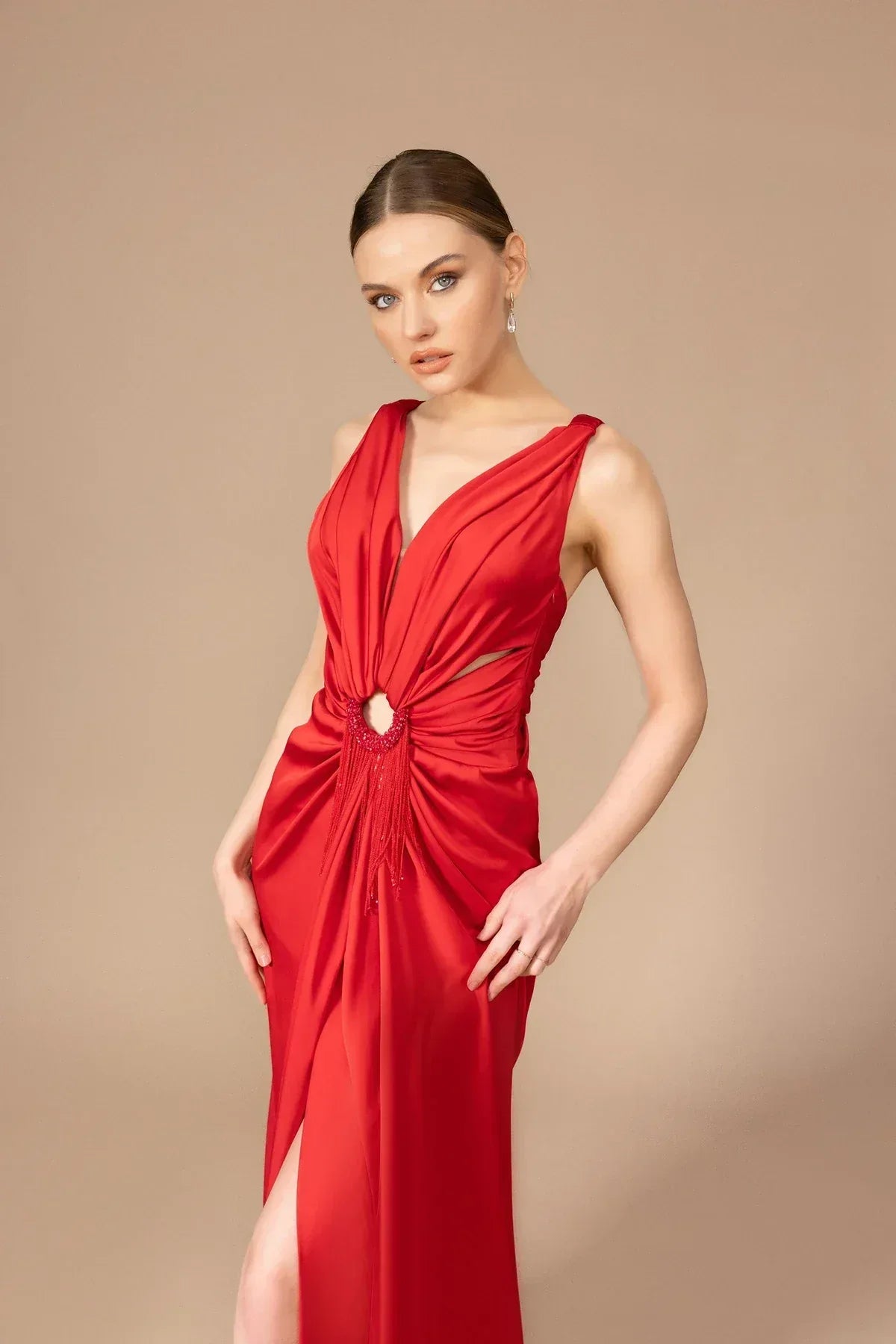 7041-Sırt Dekolteli Yırtmaçlı Uzun Elbise - Kenzel