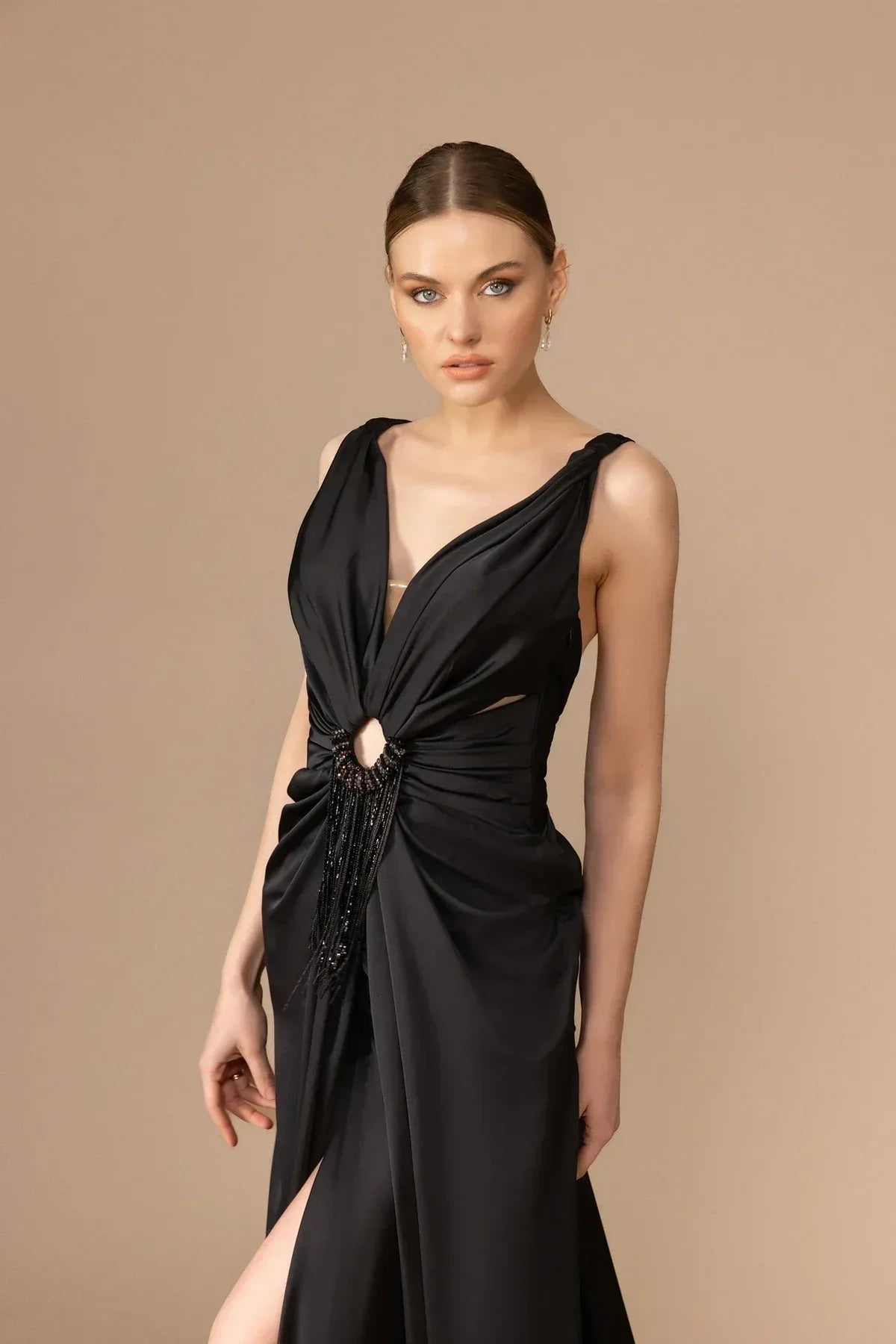 7041-Sırt Dekolteli Yırtmaçlı Uzun Elbise - Kenzel