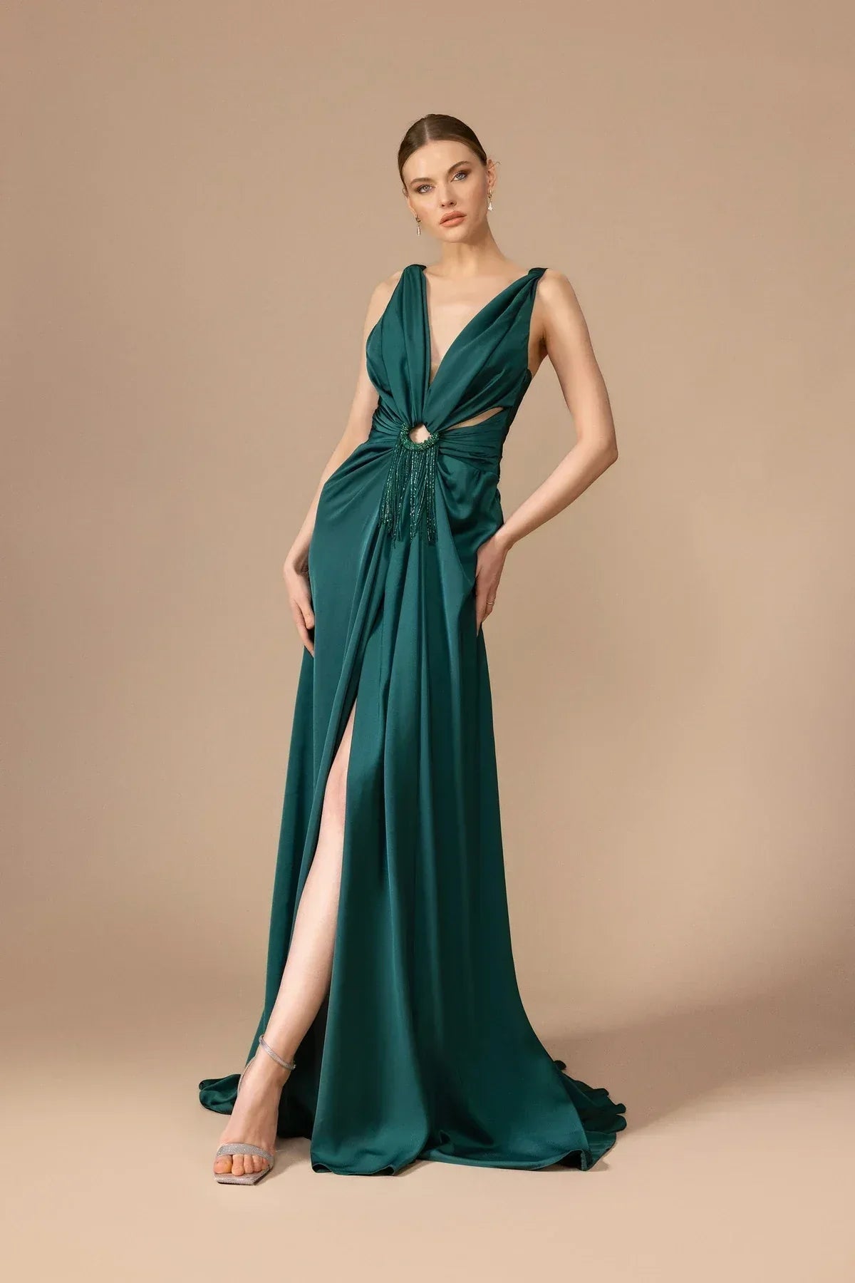 7041-Sırt Dekolteli Yırtmaçlı Uzun Elbise - Kenzel