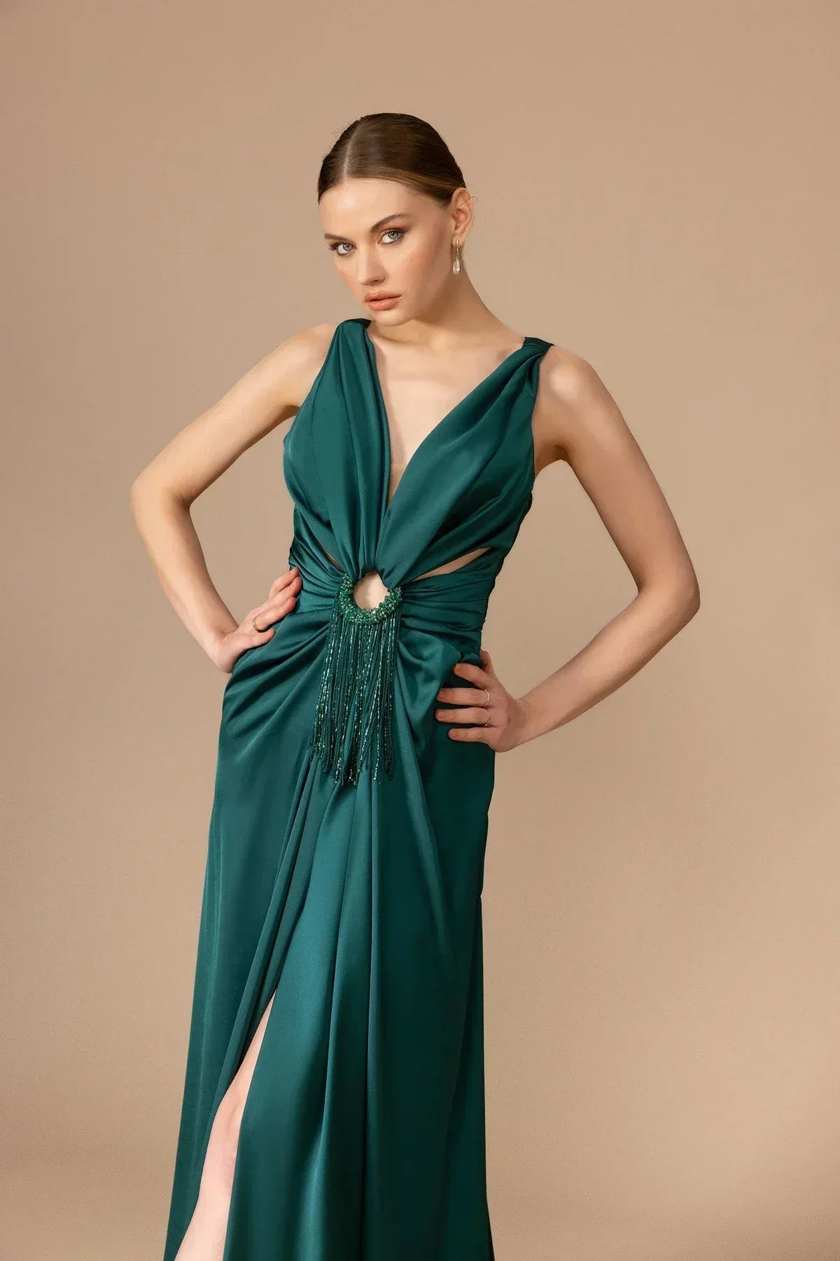 7041-Sırt Dekolteli Yırtmaçlı Uzun Elbise - Kenzel