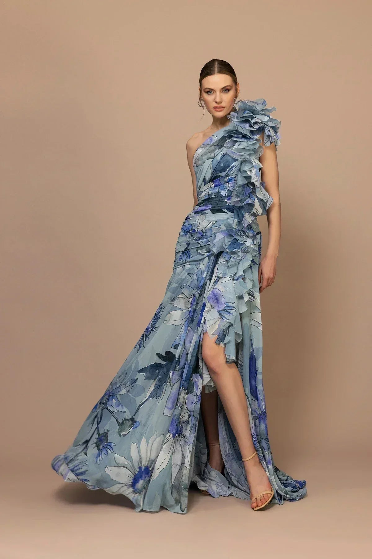 7044-Fırfır Omuz Detaylı Desenli Kumaş Uzun Elbise - Kenzel