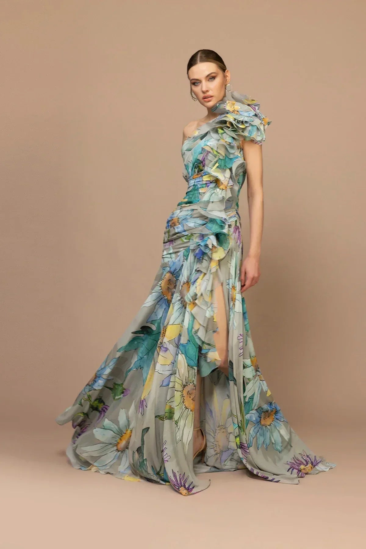 7044-Fırfır Omuz Detaylı Desenli Kumaş Uzun Elbise - Kenzel