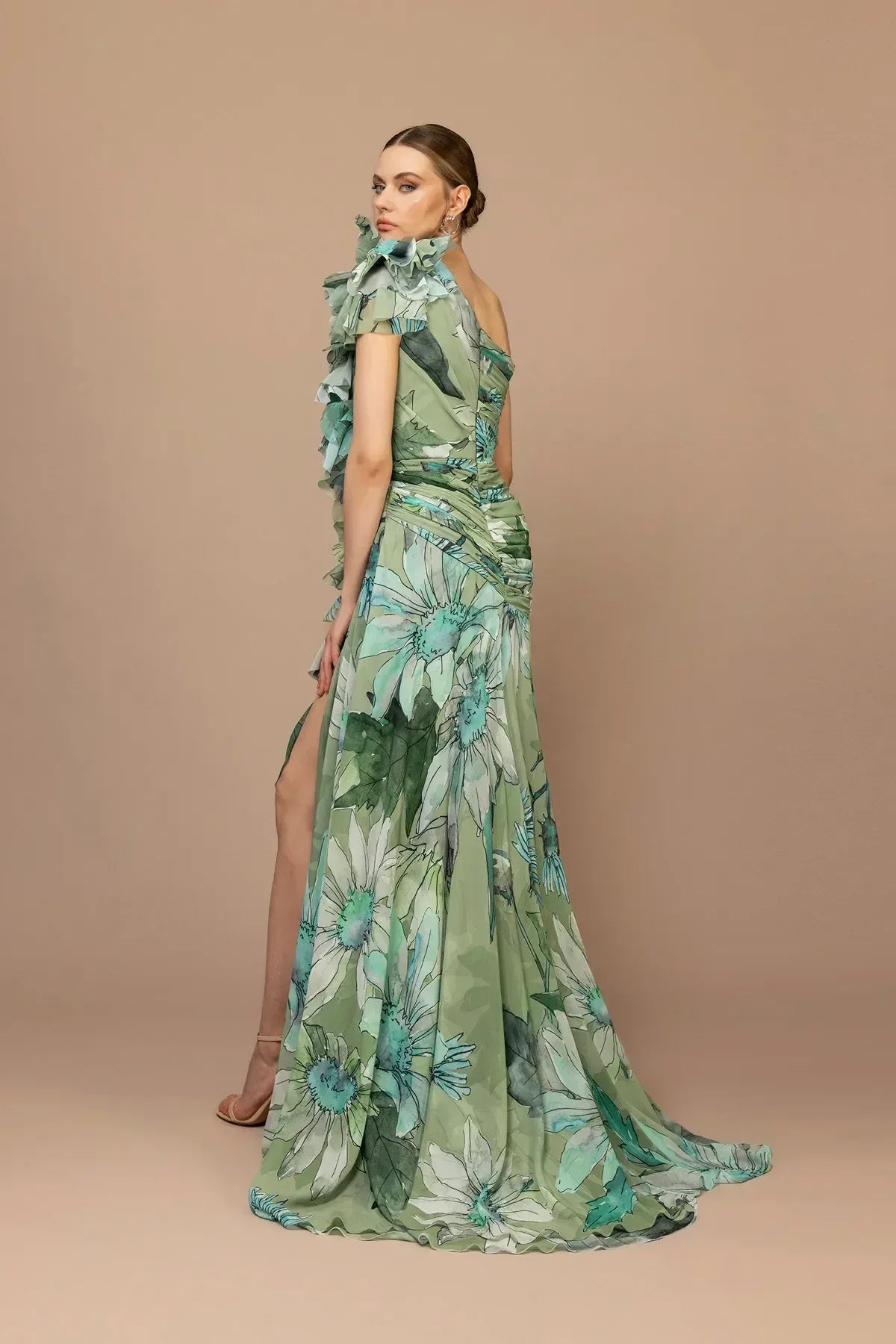 7044-Fırfır Omuz Detaylı Desenli Kumaş Uzun Elbise - Kenzel