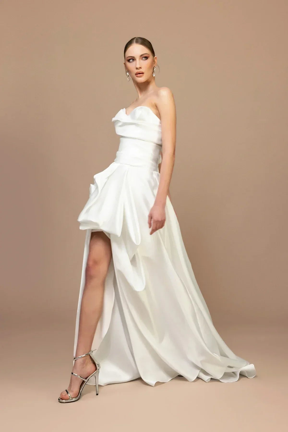 7046 - Straplez Yaka Drapeli Yırtmaçlı Uzun Elbise - Kenzel