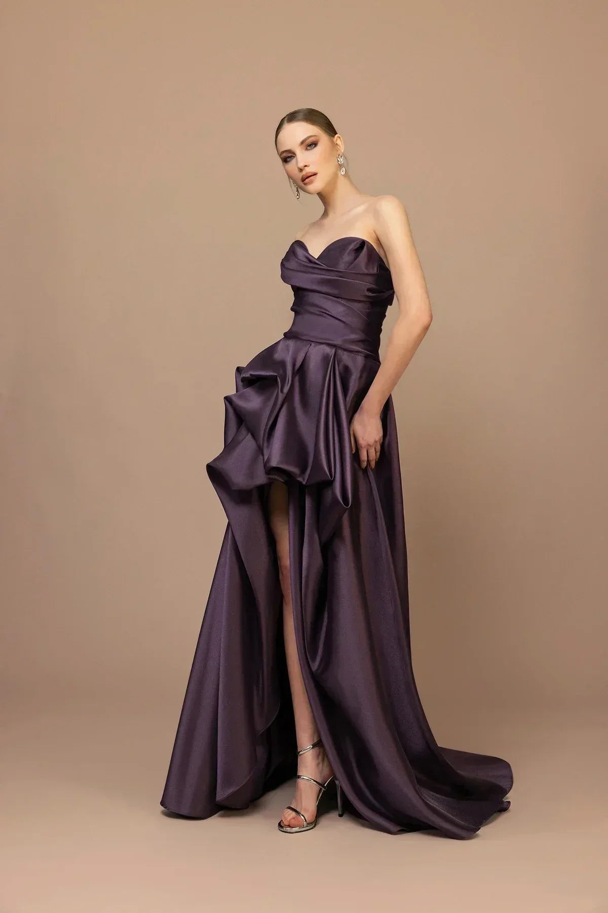 7046 - Straplez Yaka Drapeli Yırtmaçlı Uzun Elbise - Kenzel