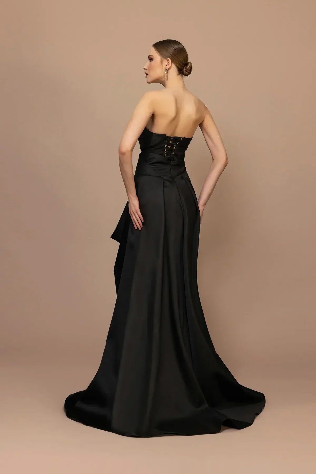 7046 - Straplez Yaka Drapeli Yırtmaçlı Uzun Elbise - Kenzel