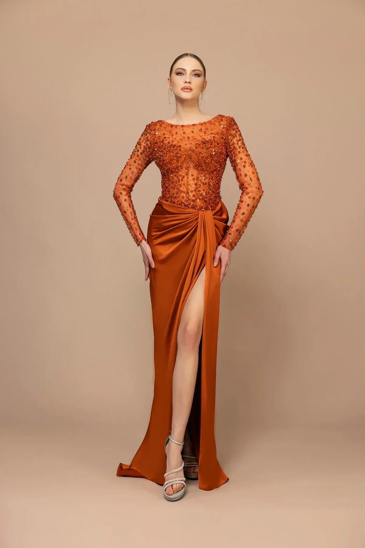 7047-İşlemeli Uzun Kol Yırtmaçlı Uzun Abiye Elbise - Kenzel