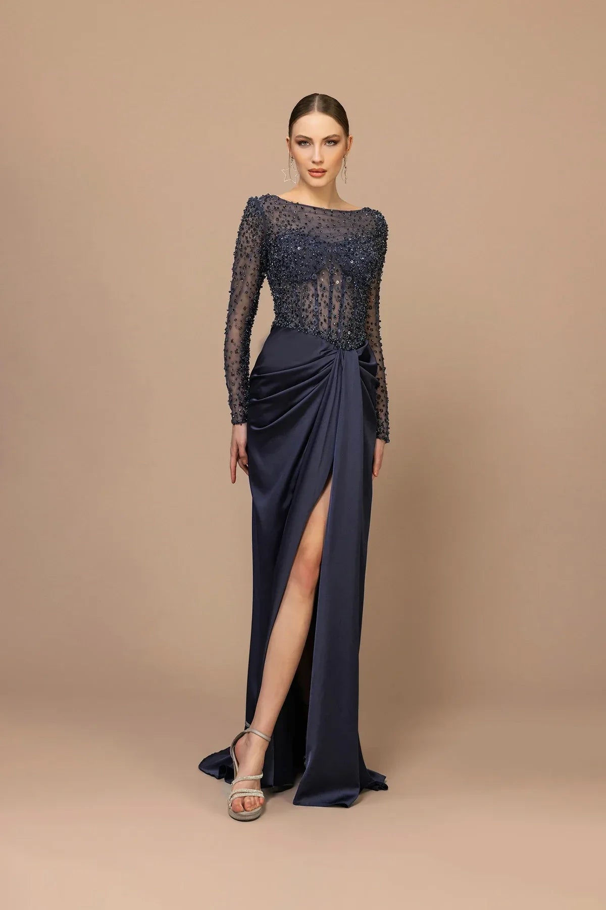 7047-İşlemeli Uzun Kol Yırtmaçlı Uzun Abiye Elbise - Kenzel