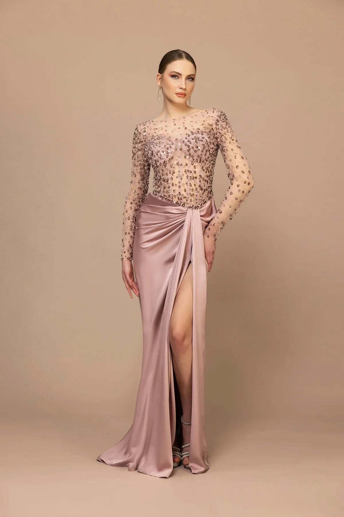 7047-İşlemeli Uzun Kol Yırtmaçlı Uzun Abiye Elbise - Kenzel