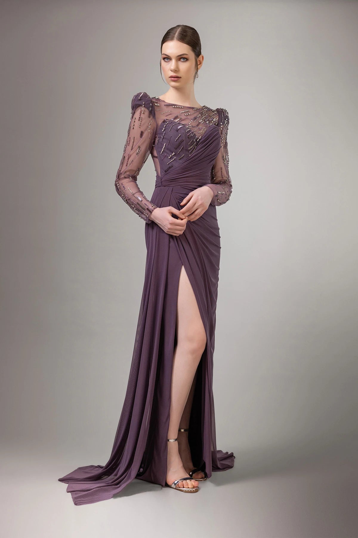 7048-İşlemeli Transparan Kol Yırtmaçlı Uzun Elbise