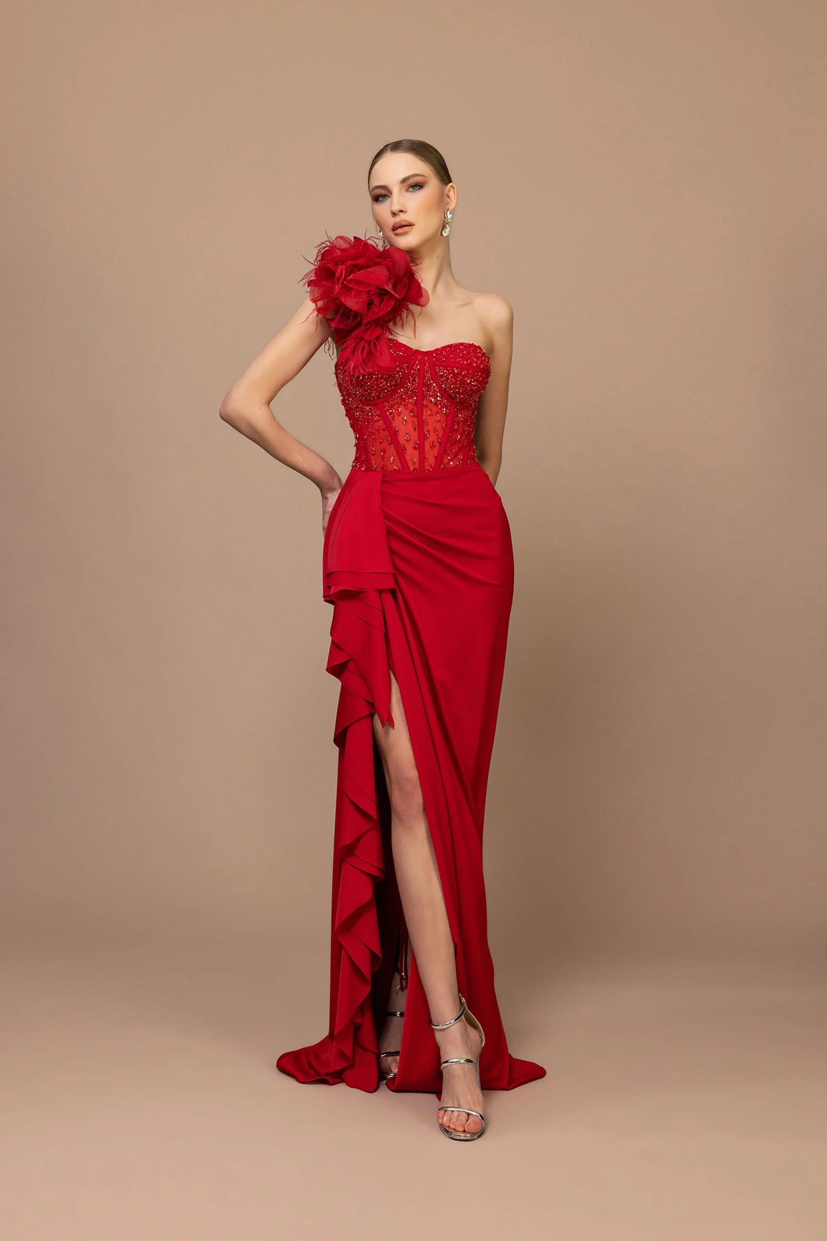 7051 - Tüy ve Fırfır Omuz Detaylı Dar Yırtmaçlı Abiye