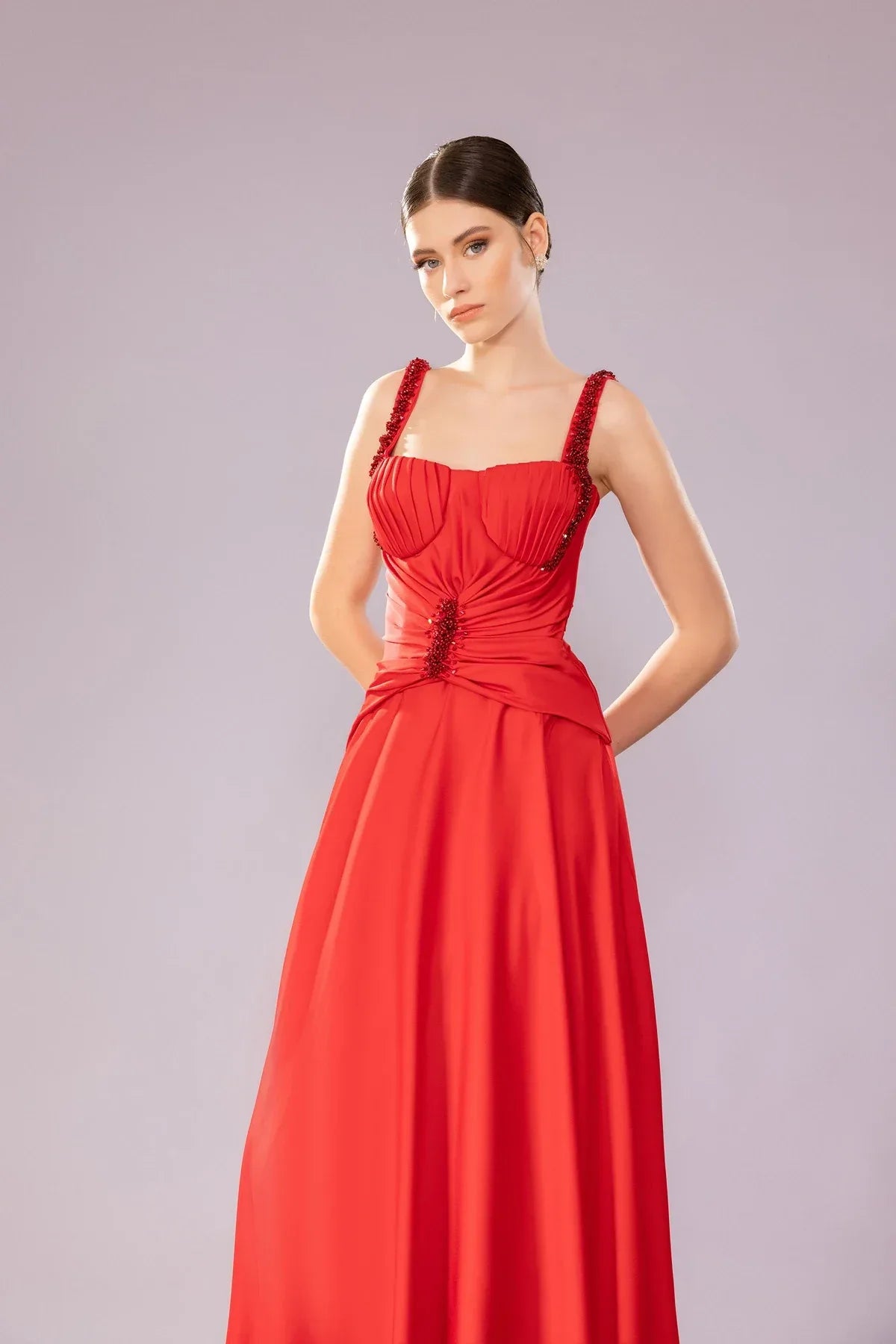 7055-İşleme Detaylı Askılı Drapeli Uzun Elbise - Kenzel