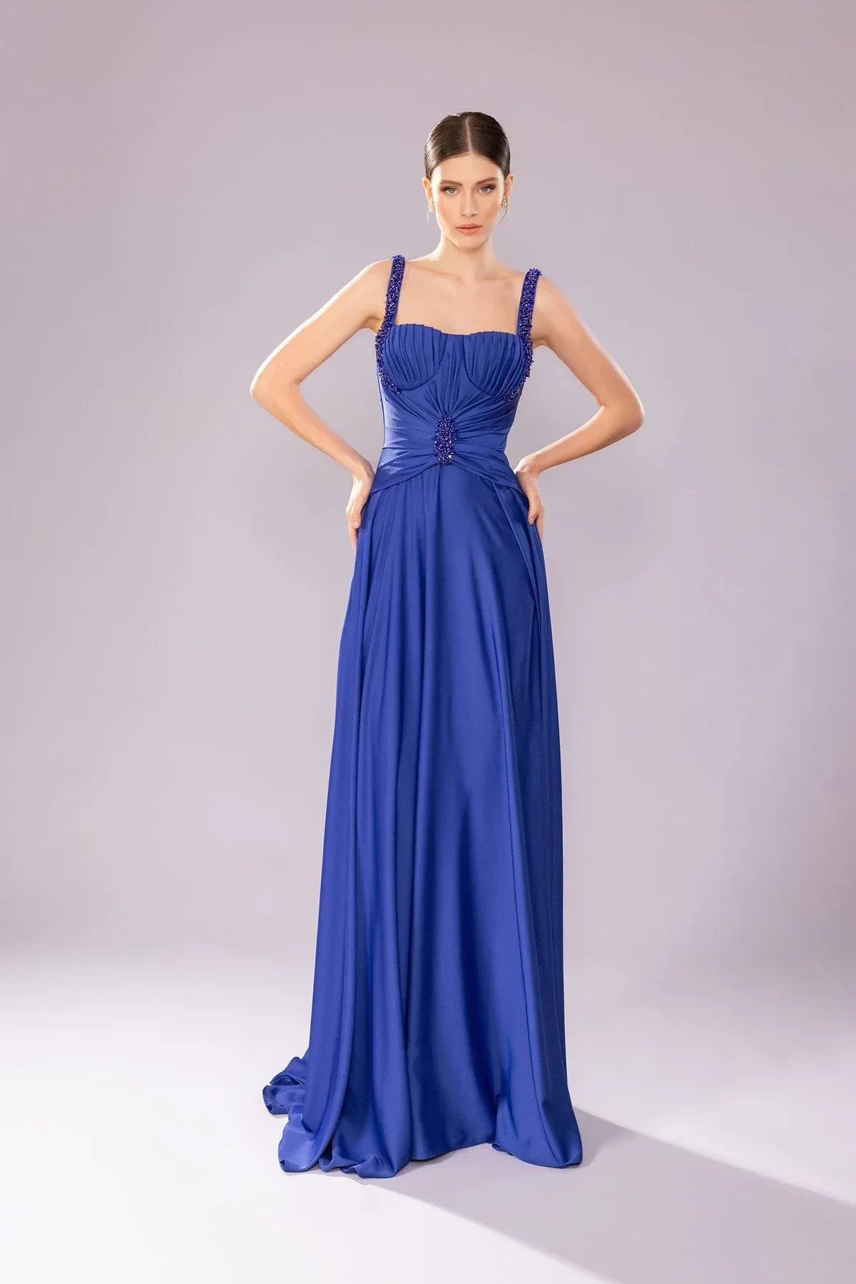 7055-İşleme Detaylı Askılı Drapeli Uzun Elbise - Kenzel