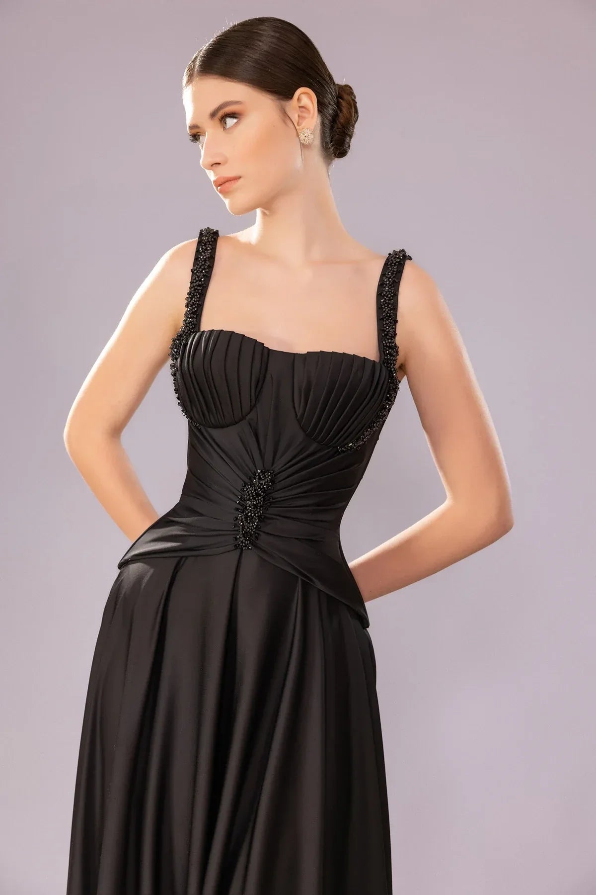 7055-İşleme Detaylı Askılı Drapeli Uzun Elbise - Kenzel