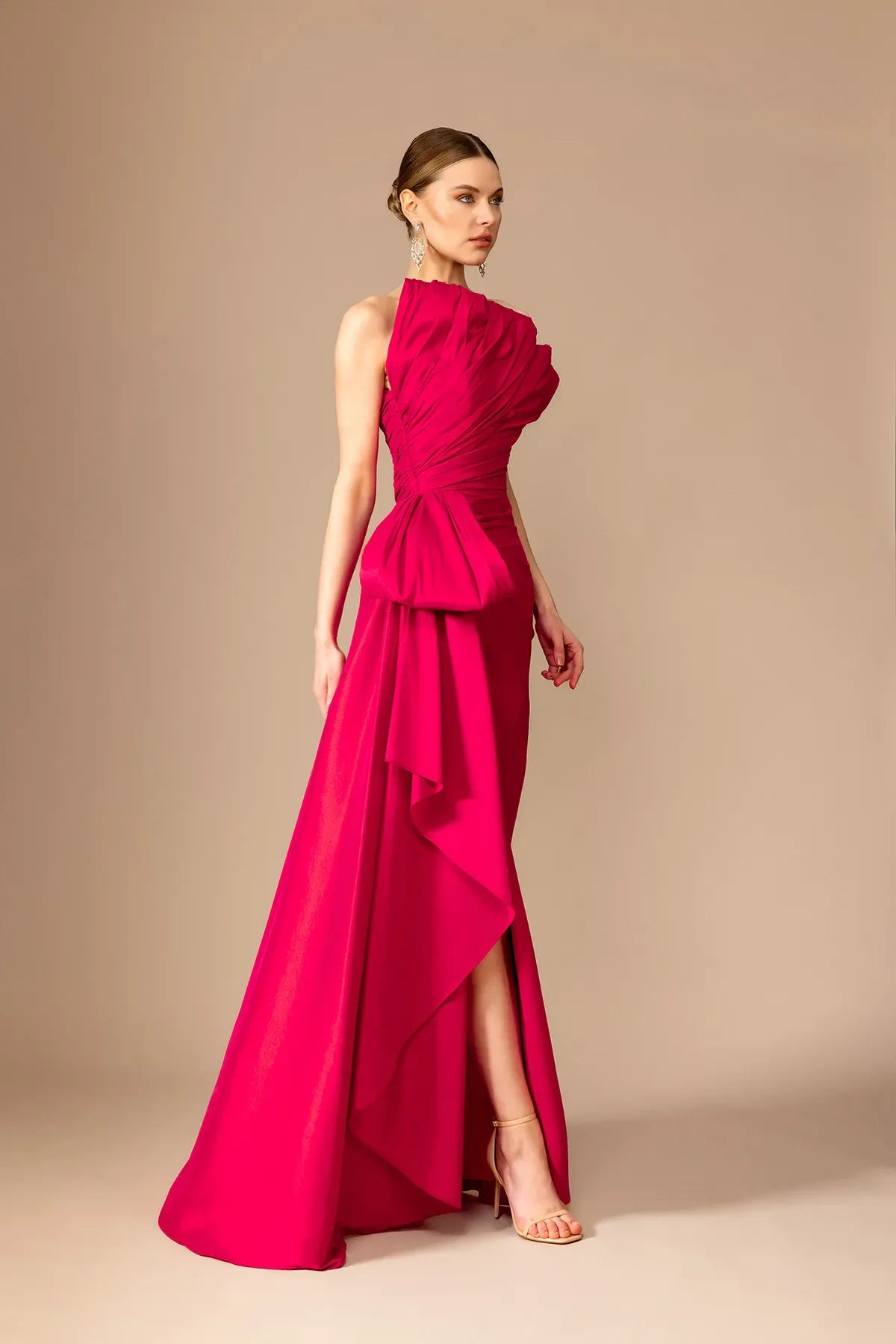 A25187 - Straplez Yaka Drapeli Yırtmaçlı Uzun Elbise - Kenzel