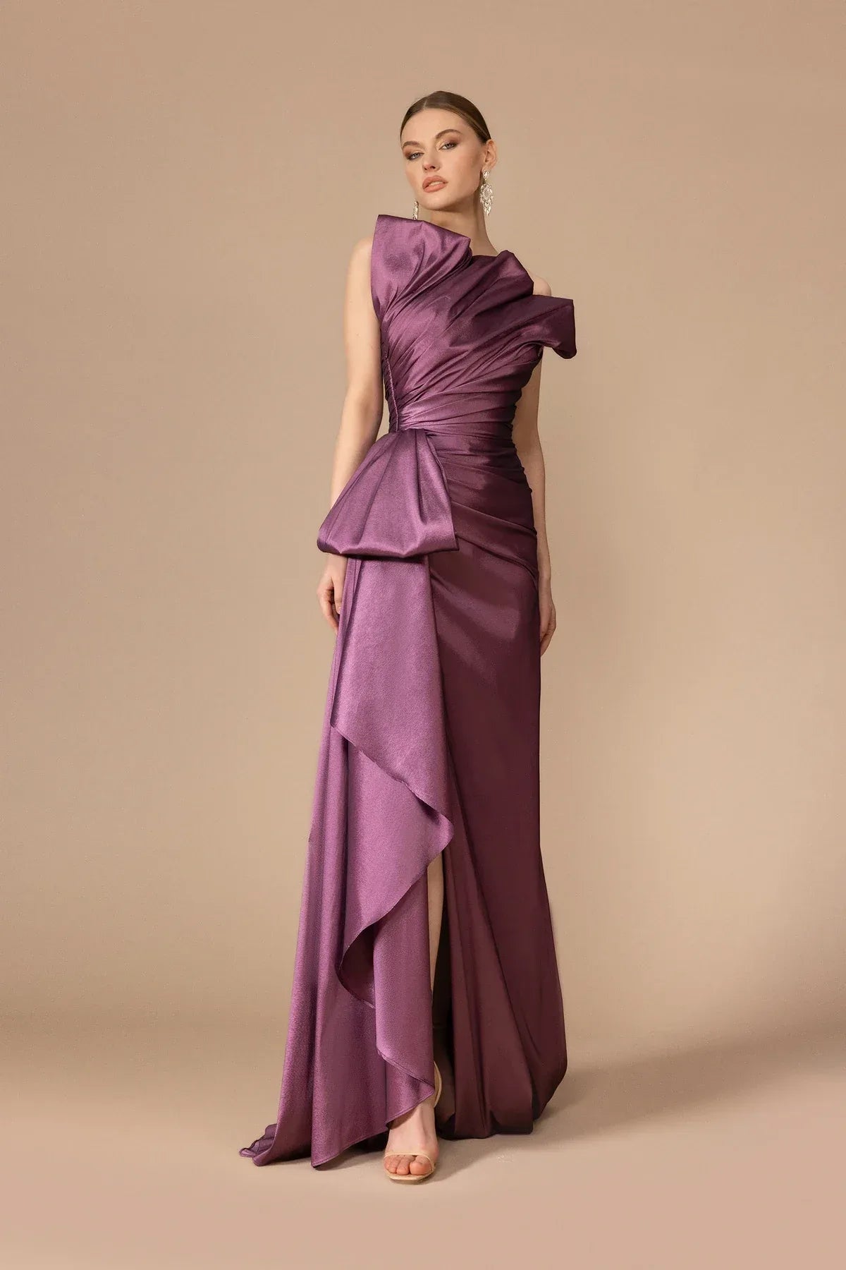 A25187 - Straplez Yaka Drapeli Yırtmaçlı Uzun Elbise - Kenzel