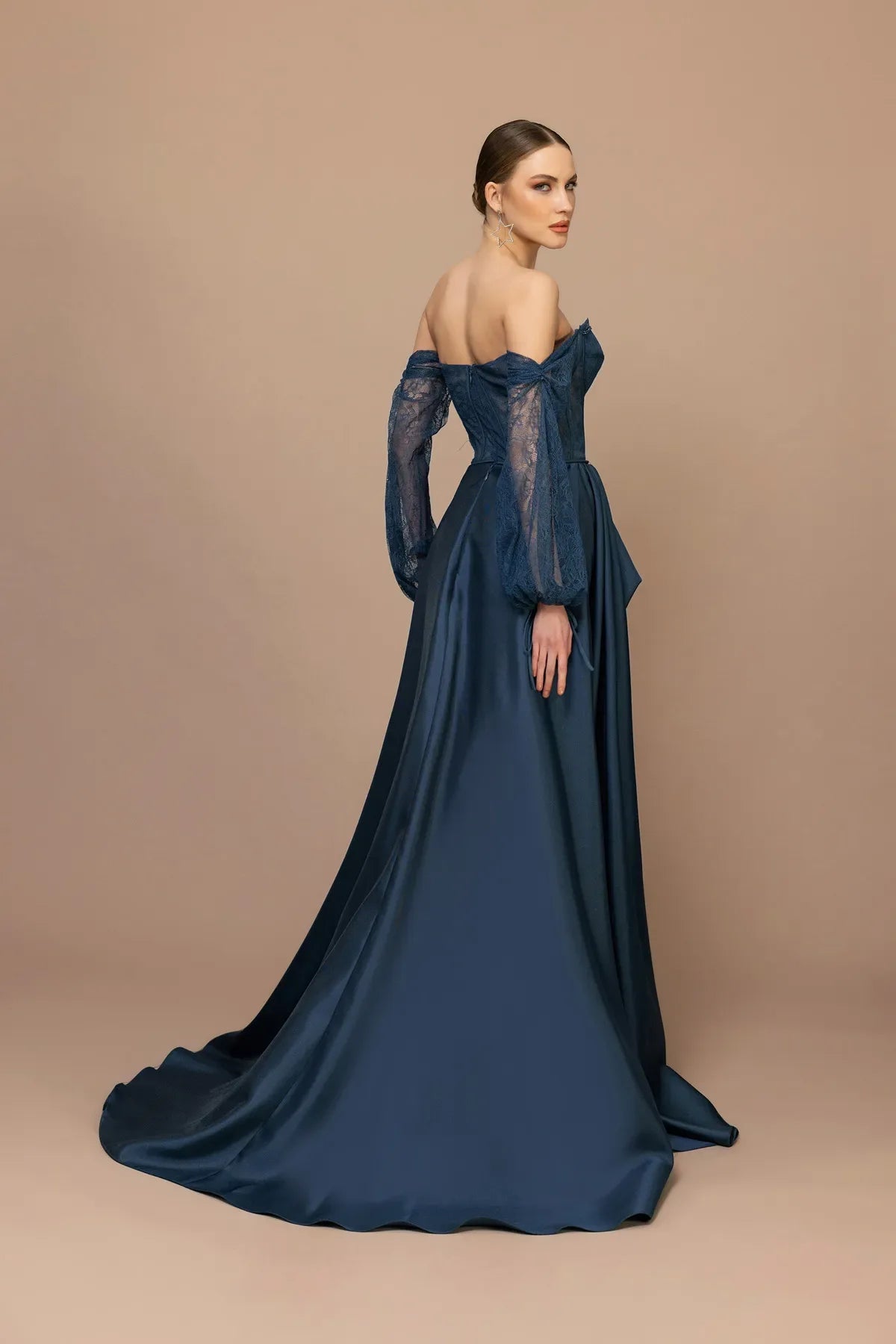 7058-Transparan Kol Detaylı Kabarık Uzun Elbise - Kenzel