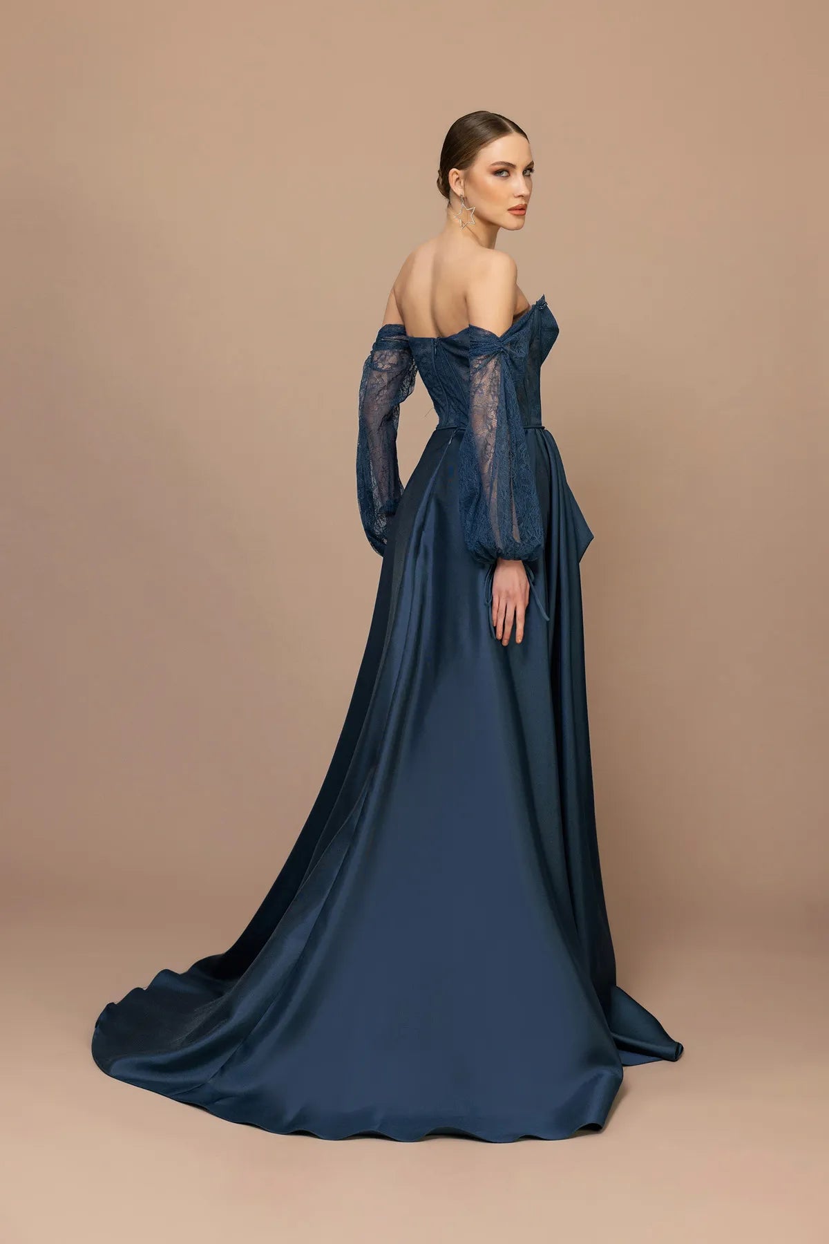 7058-Transparan Kol Detaylı Kabarık Uzun Elbise