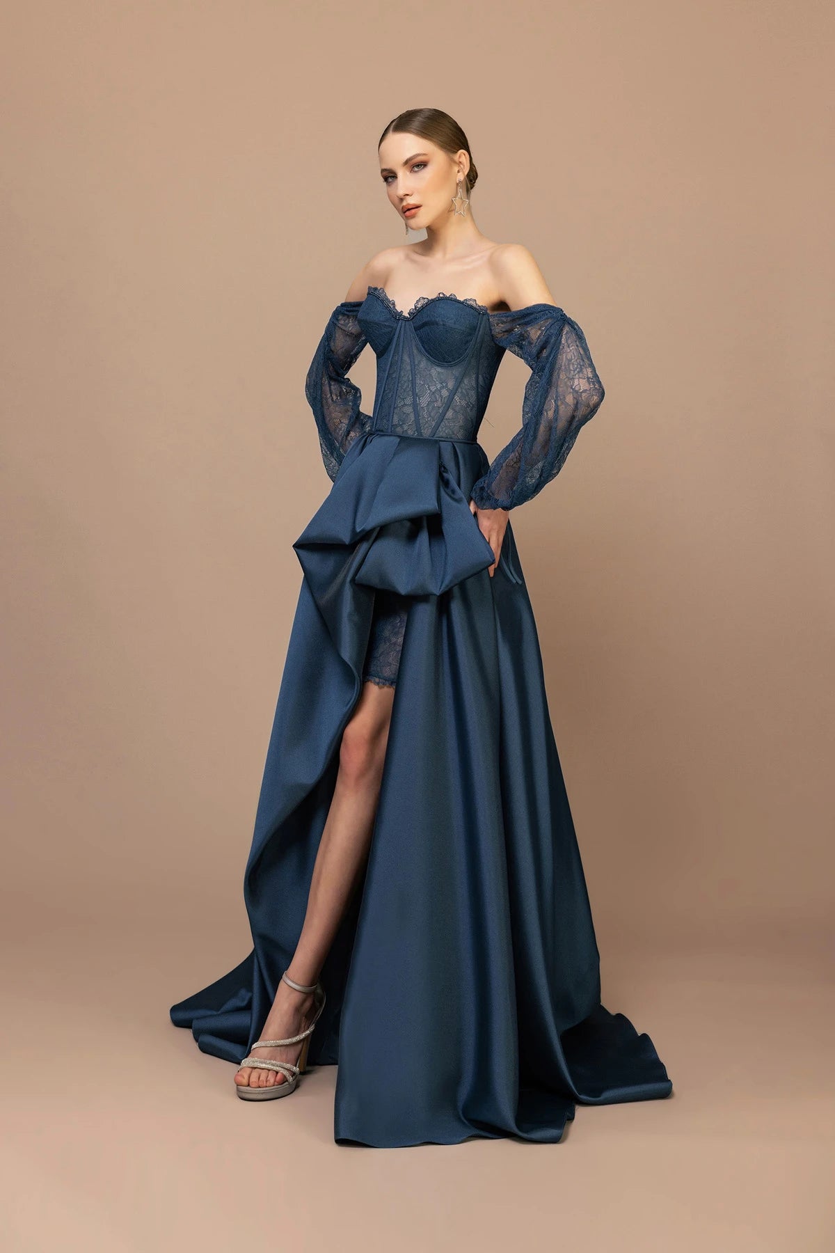 7058-Transparan Kol Detaylı Kabarık Uzun Elbise