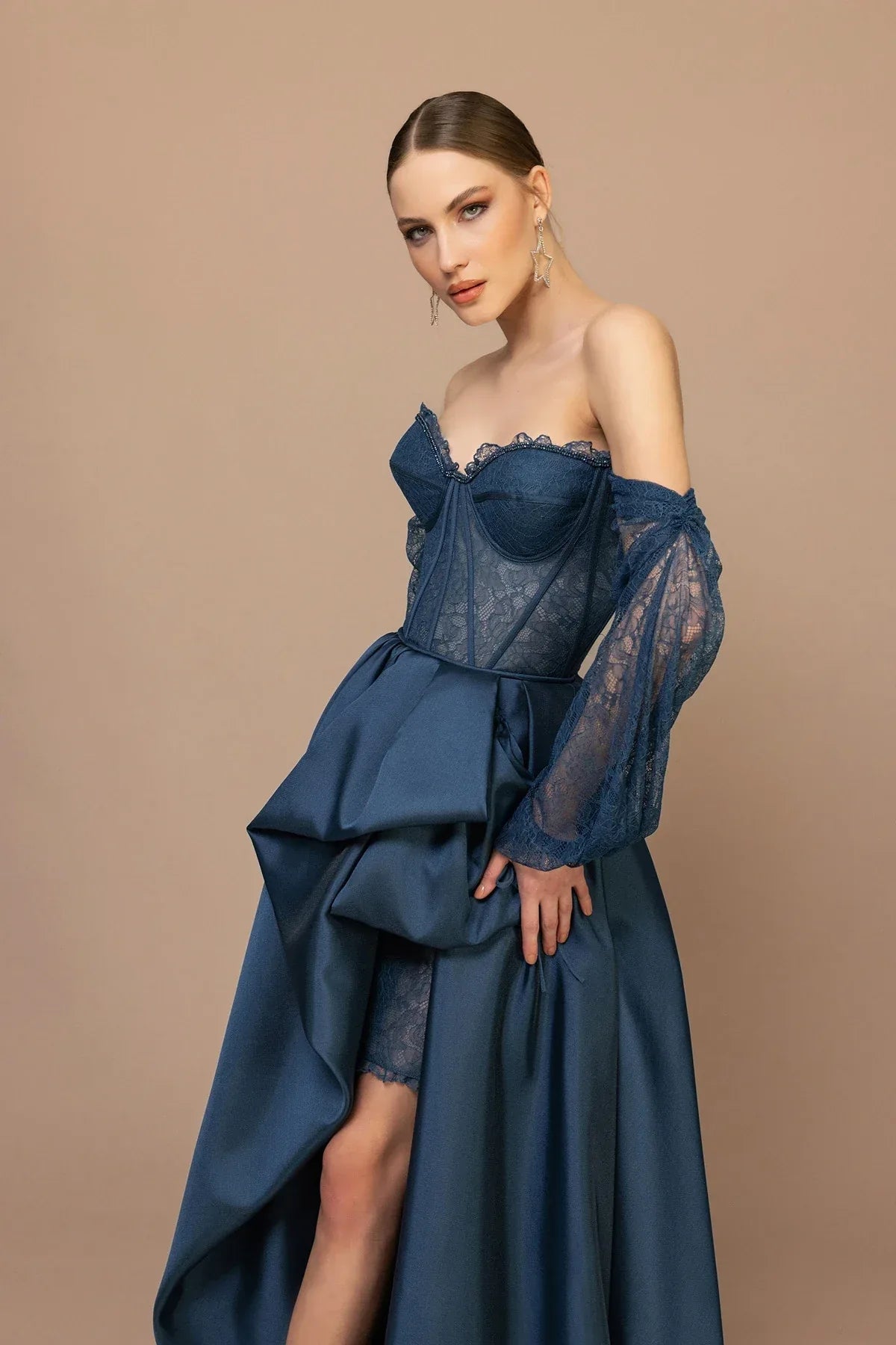 7058-Transparan Kol Detaylı Kabarık Uzun Elbise - Kenzel