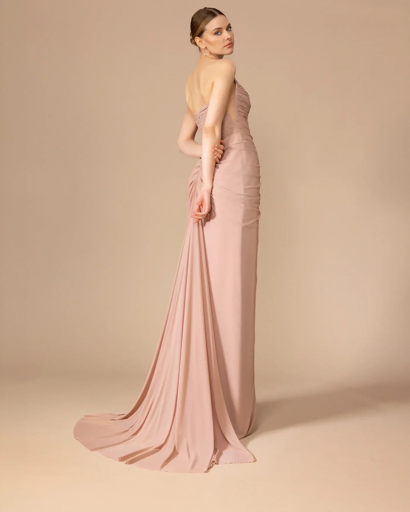 7059-Straplez Drapeli Yırtmaçlı Uzun Elbise - Kenzel