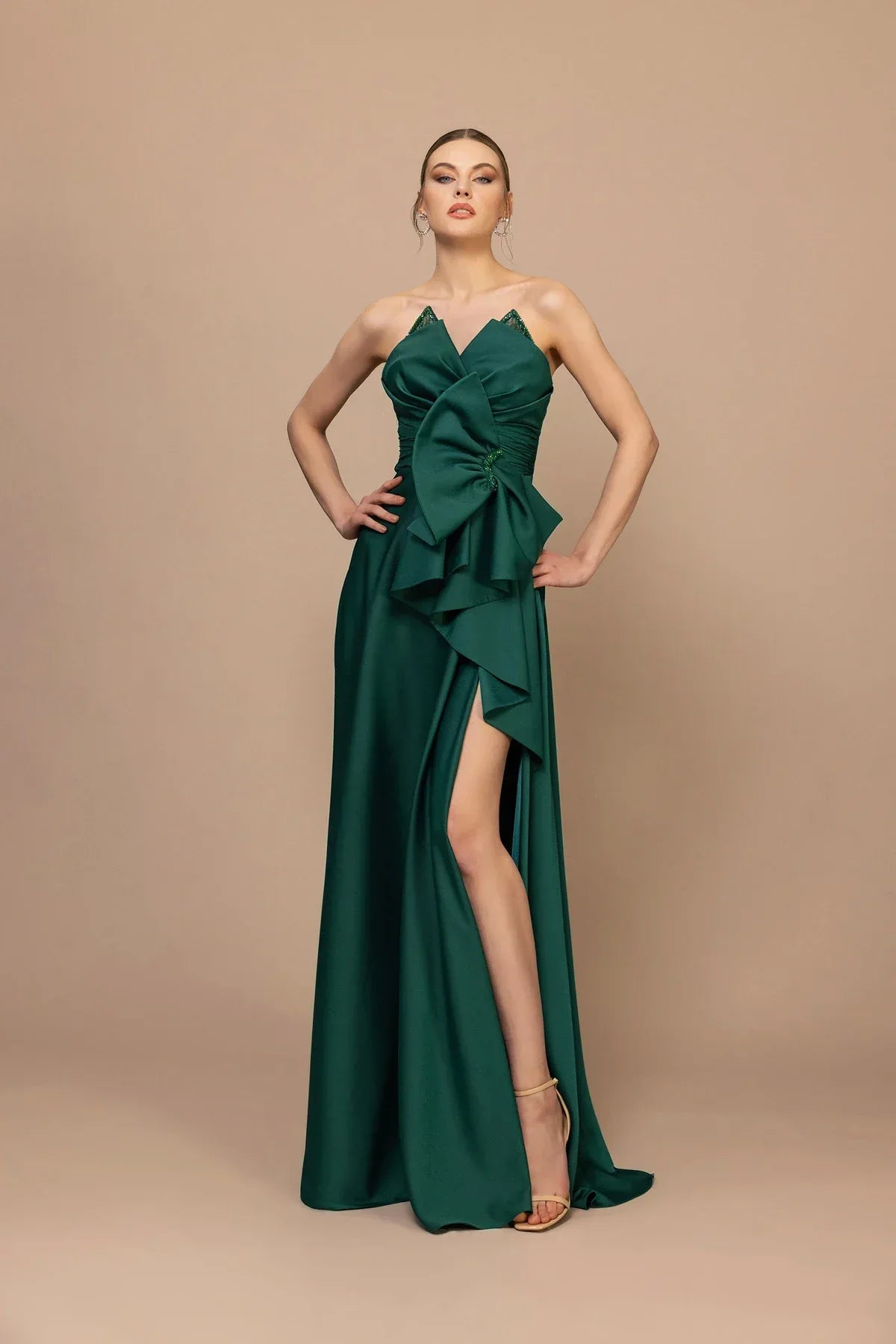 7061-Straplez Yaka Yırtmaçlı Fiyonk Detaylı Uzun Elbise - Kenzel