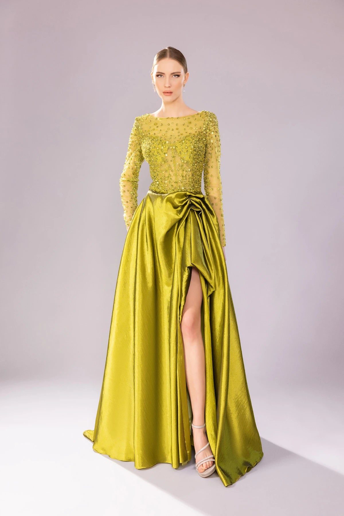 7062-İşleme Detaylı Yırtmaçlı Uzun Gece Elbise