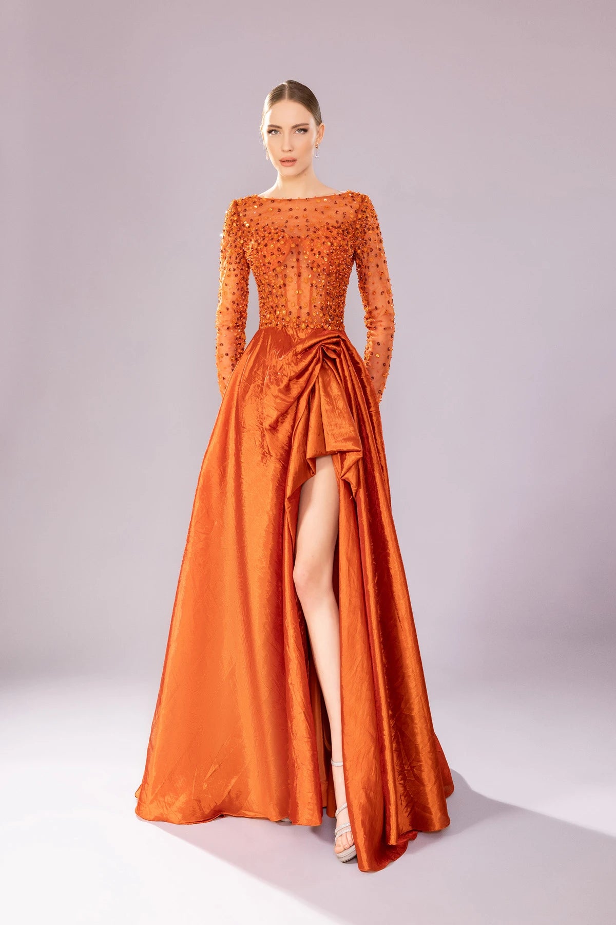 7062-İşleme Detaylı Yırtmaçlı Uzun Gece Elbise