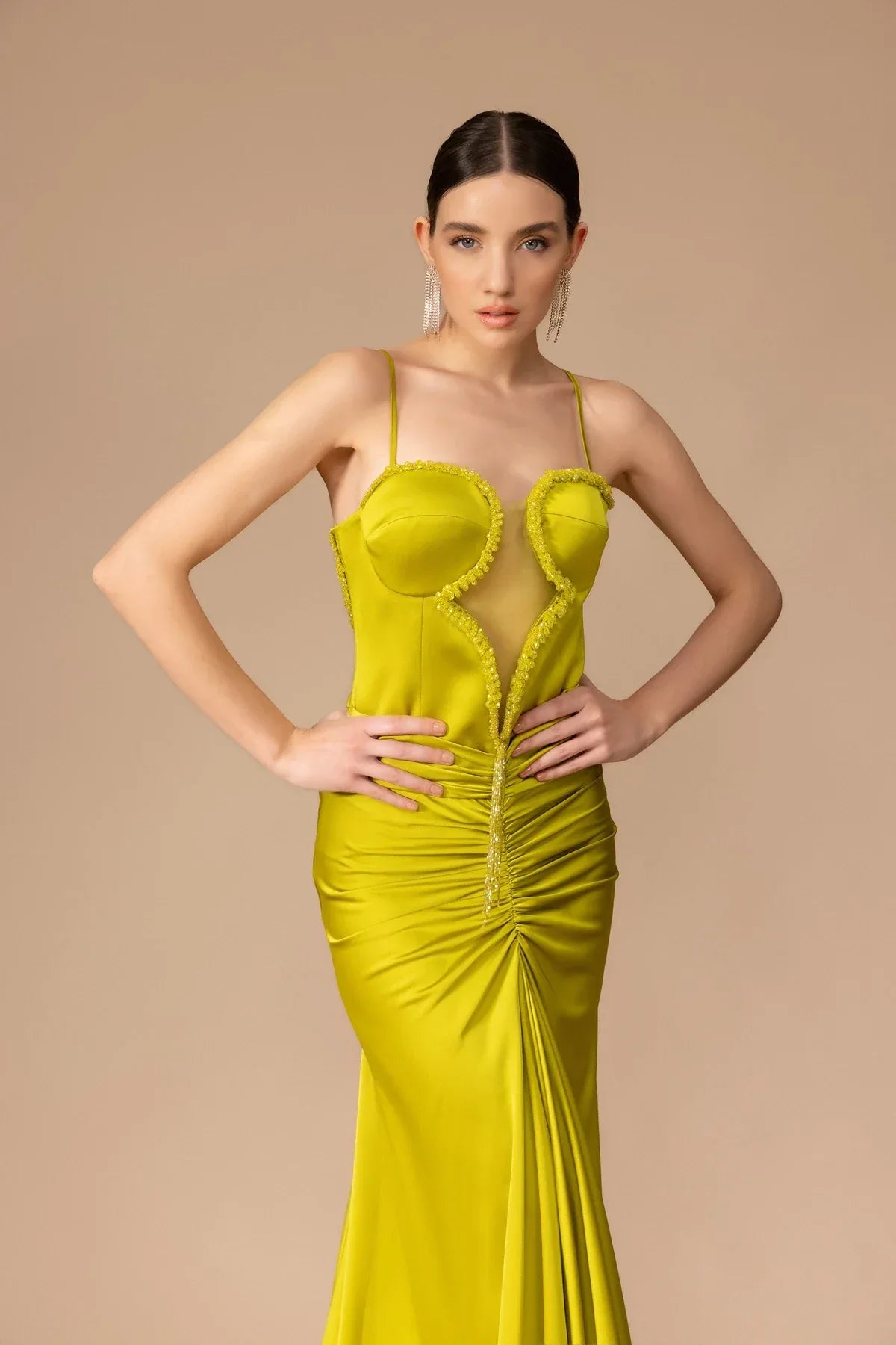 7078-Göğüs Dekolteli Askılı Drapeli Uzun Elbise - Kenzel