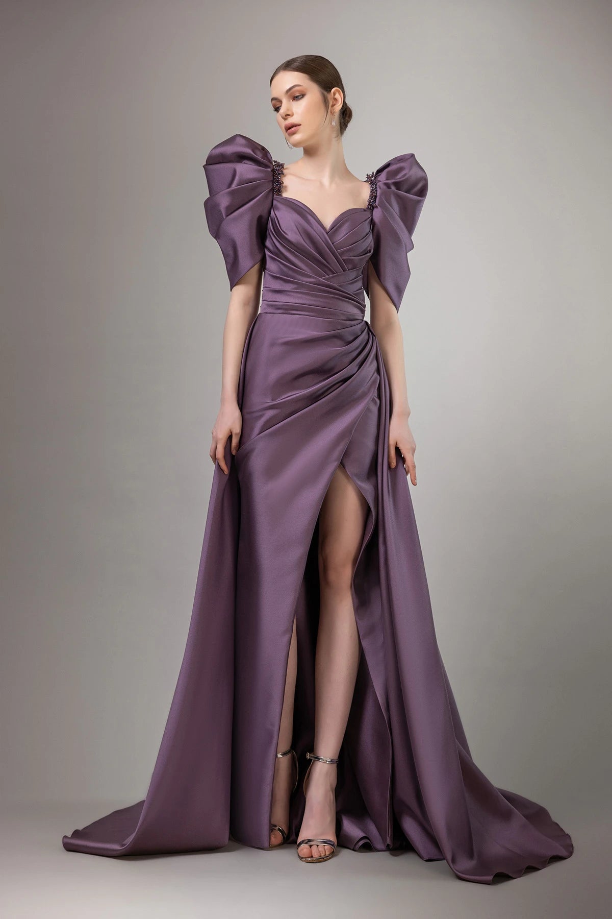 7094-Balon Kol Derin Yırtmaçlı Uzun Gece Elbise