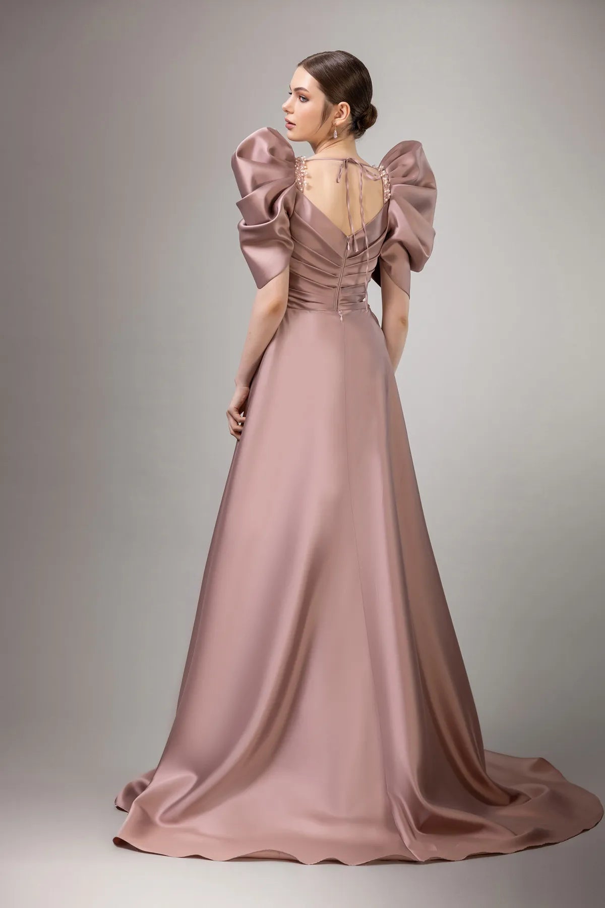 7094-Balon Kol Derin Yırtmaçlı Uzun Gece Elbise