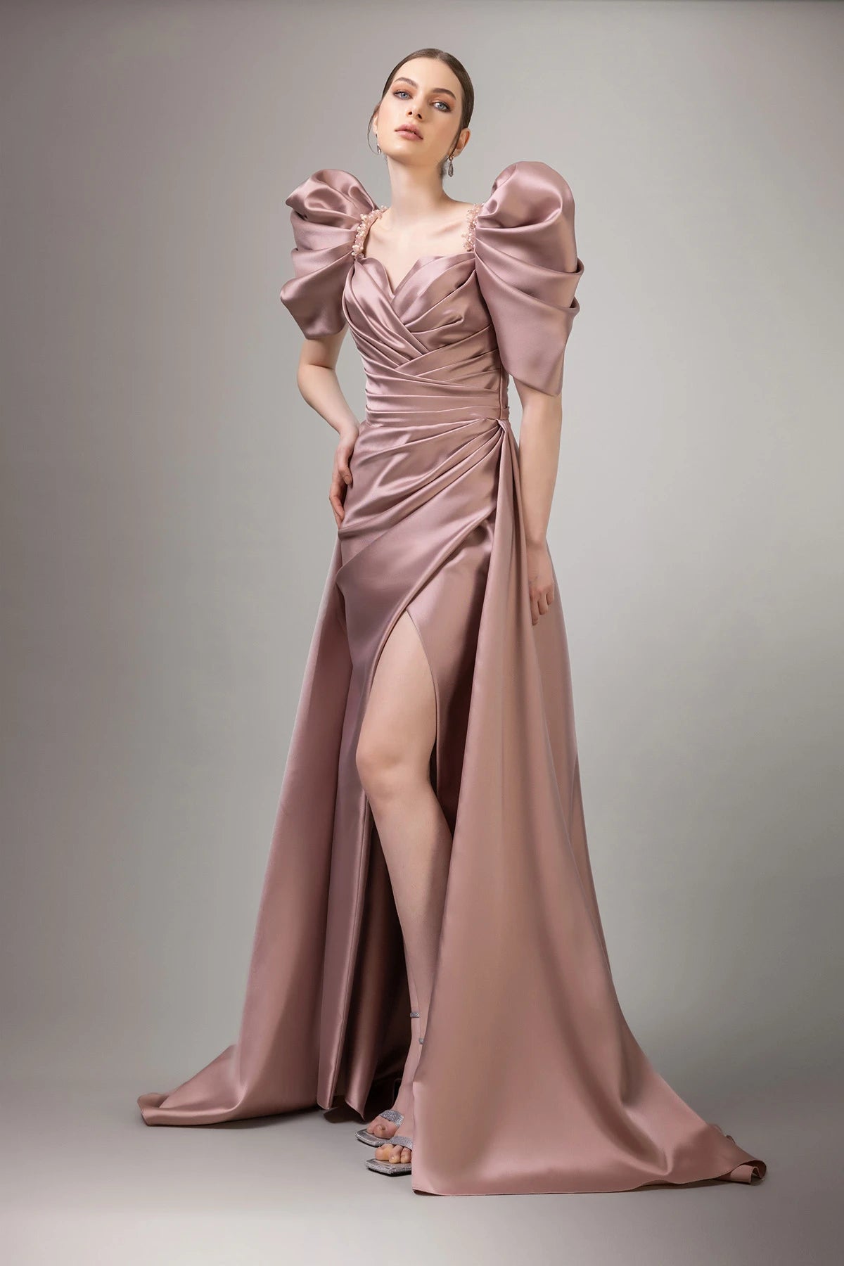 7094-Balon Kol Derin Yırtmaçlı Uzun Gece Elbise