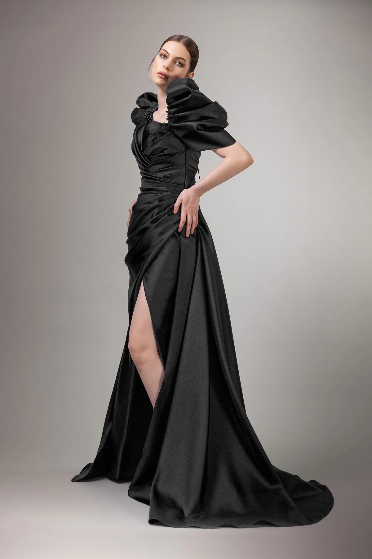 7094-Balon Kol Derin Yırtmaçlı Uzun Gece Elbise