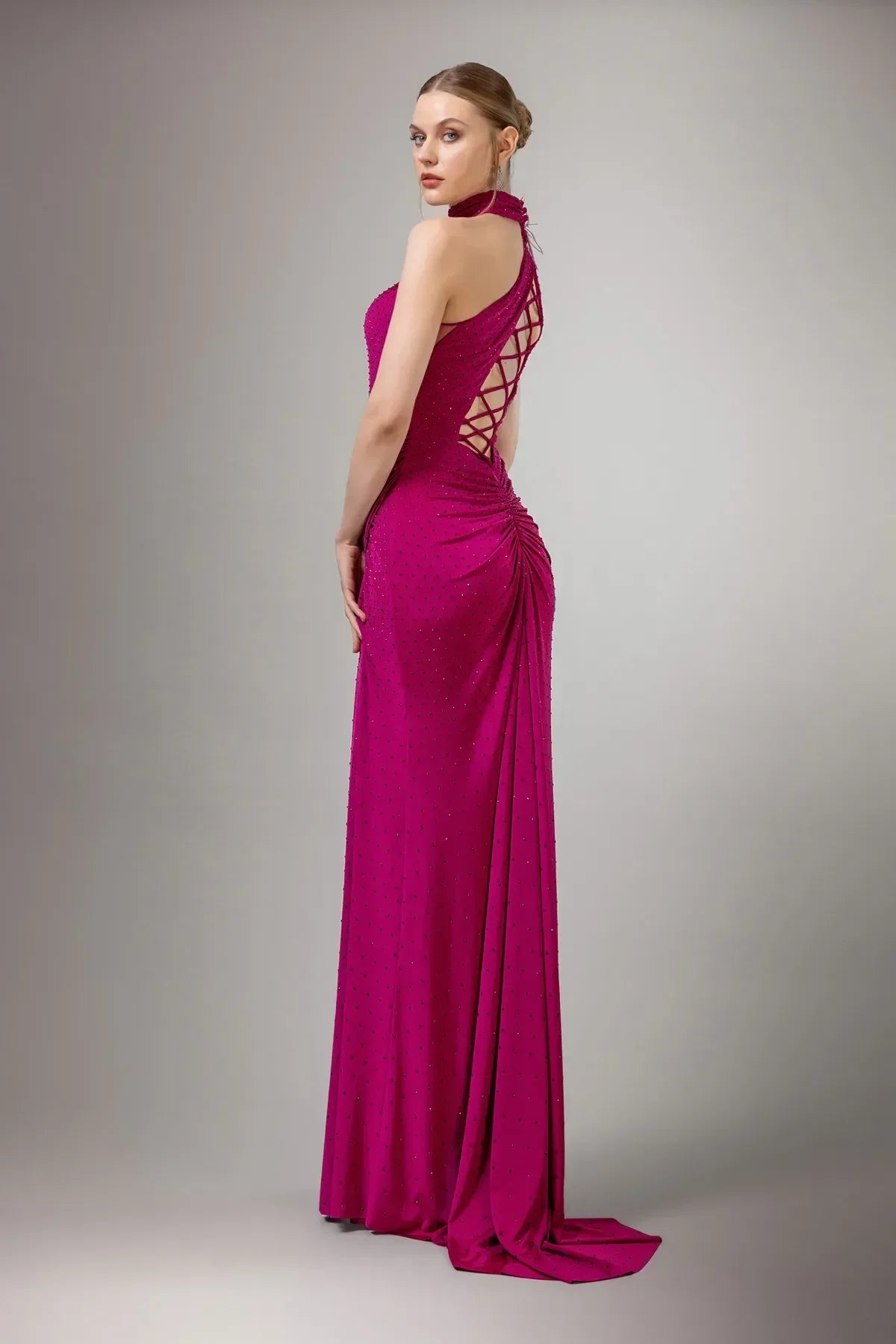 7099-Göğüs Dekolte Detaylı Taşlı Kumaş Uzun Elbise - Kenzel