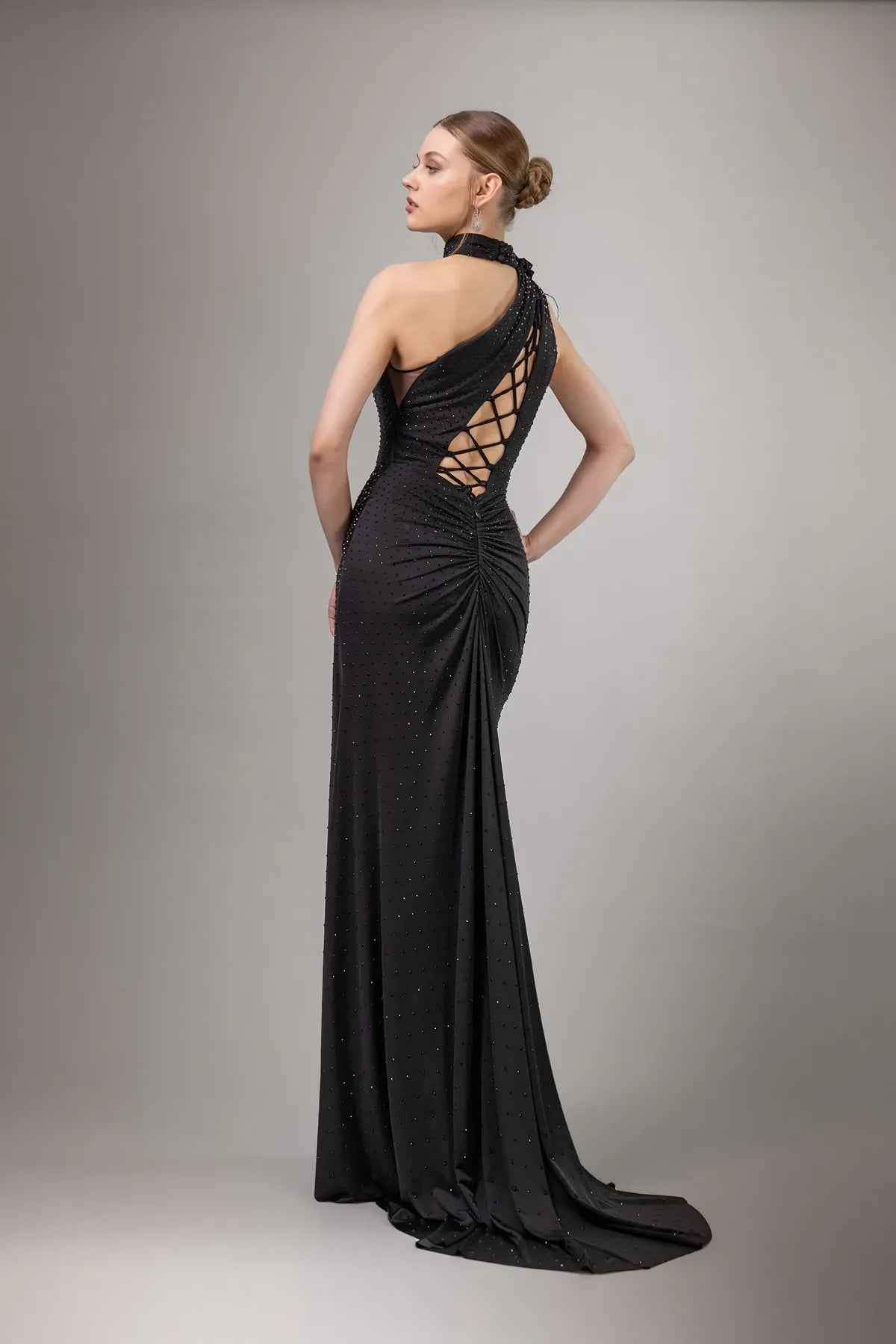 7099-Göğüs Dekolte Detaylı Taşlı Kumaş Uzun Elbise - Kenzel