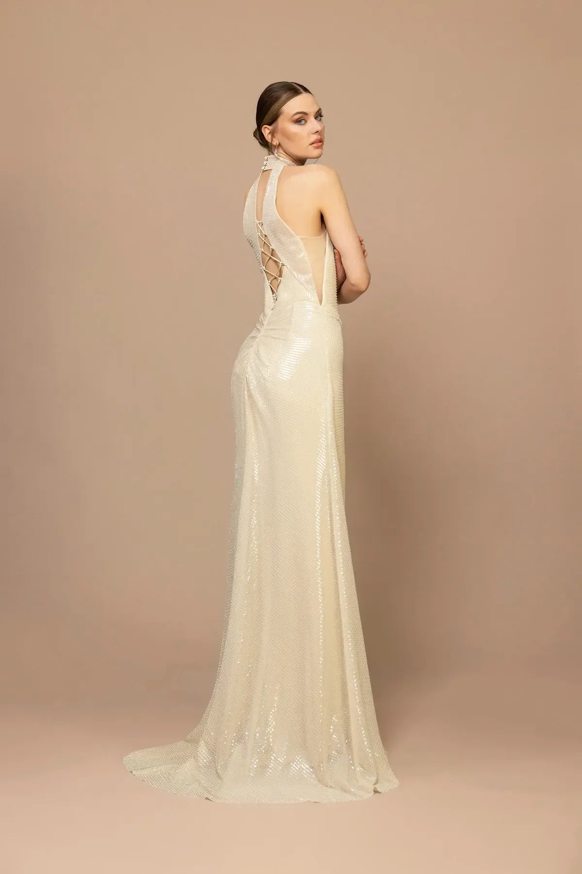 7117-Sırt Dekolte Detaylı Payetli Uzun Elbise - Kenzel