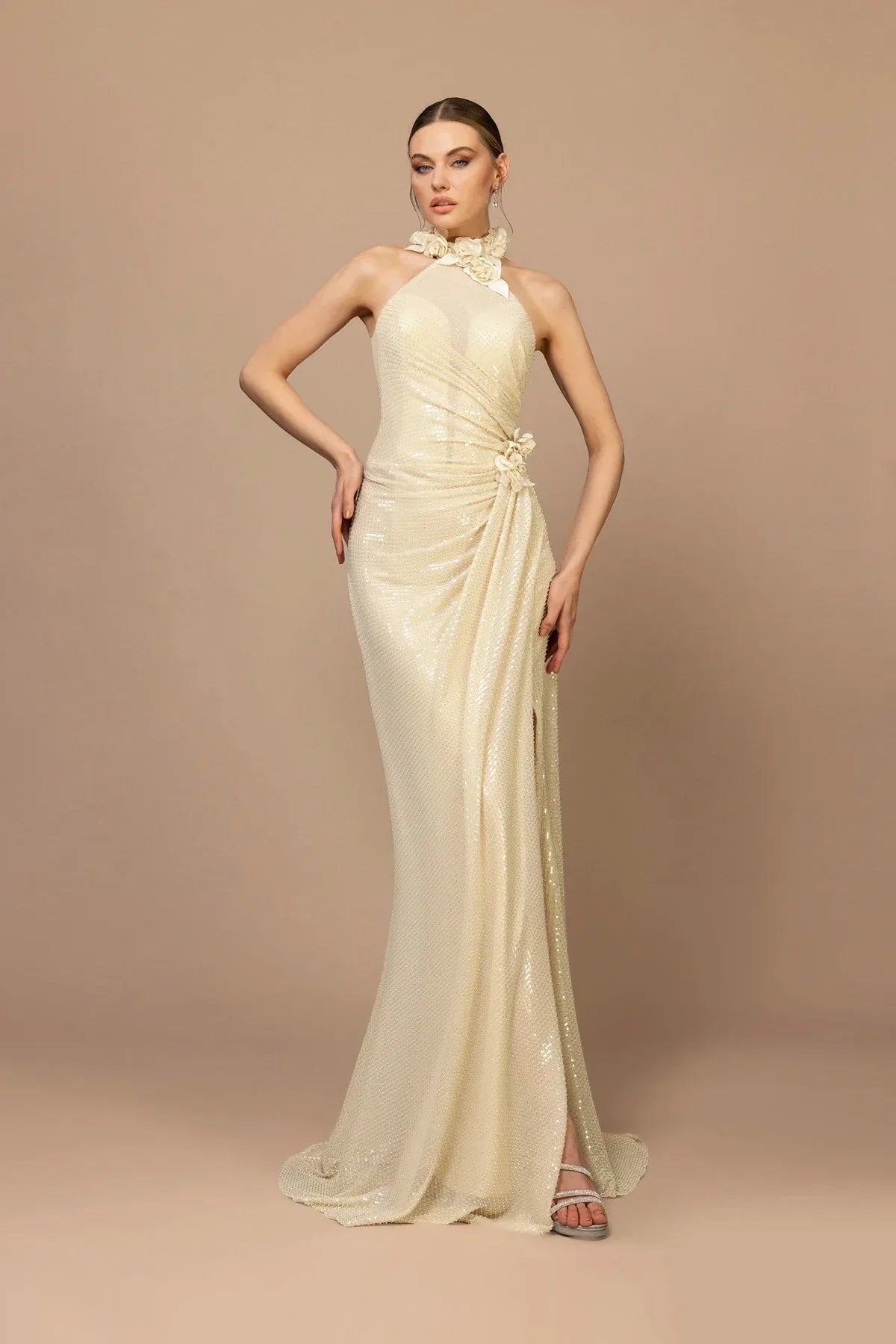 7117-Sırt Dekolte Detaylı Payetli Uzun Elbise - Kenzel