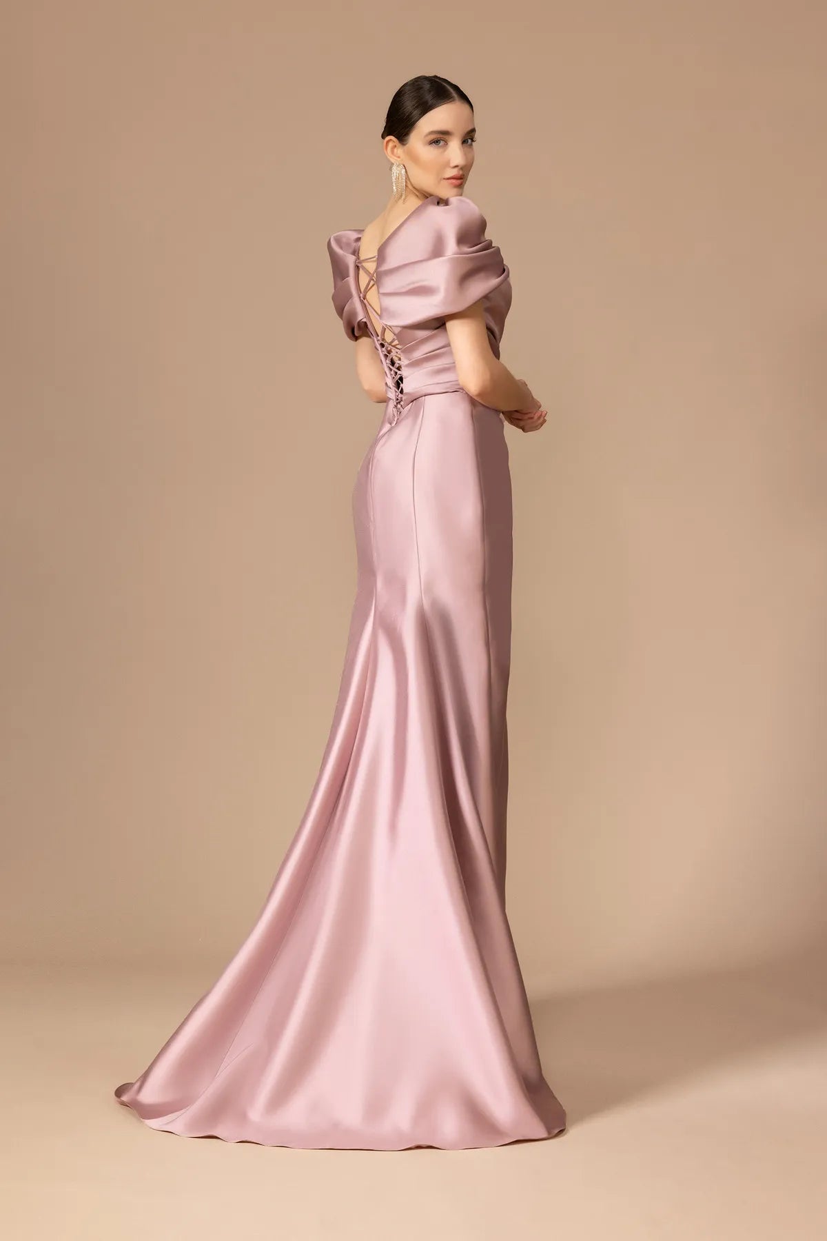 7122-Yaka İşleme Detaylı Yırtmaçlı Uzun Elbise