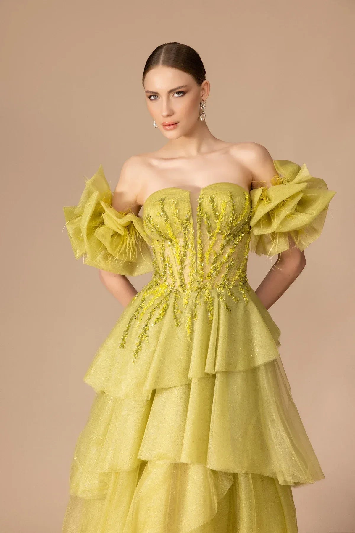 7125-İşleme Detaylı Kabarık Uzun Elbise - Kenzel