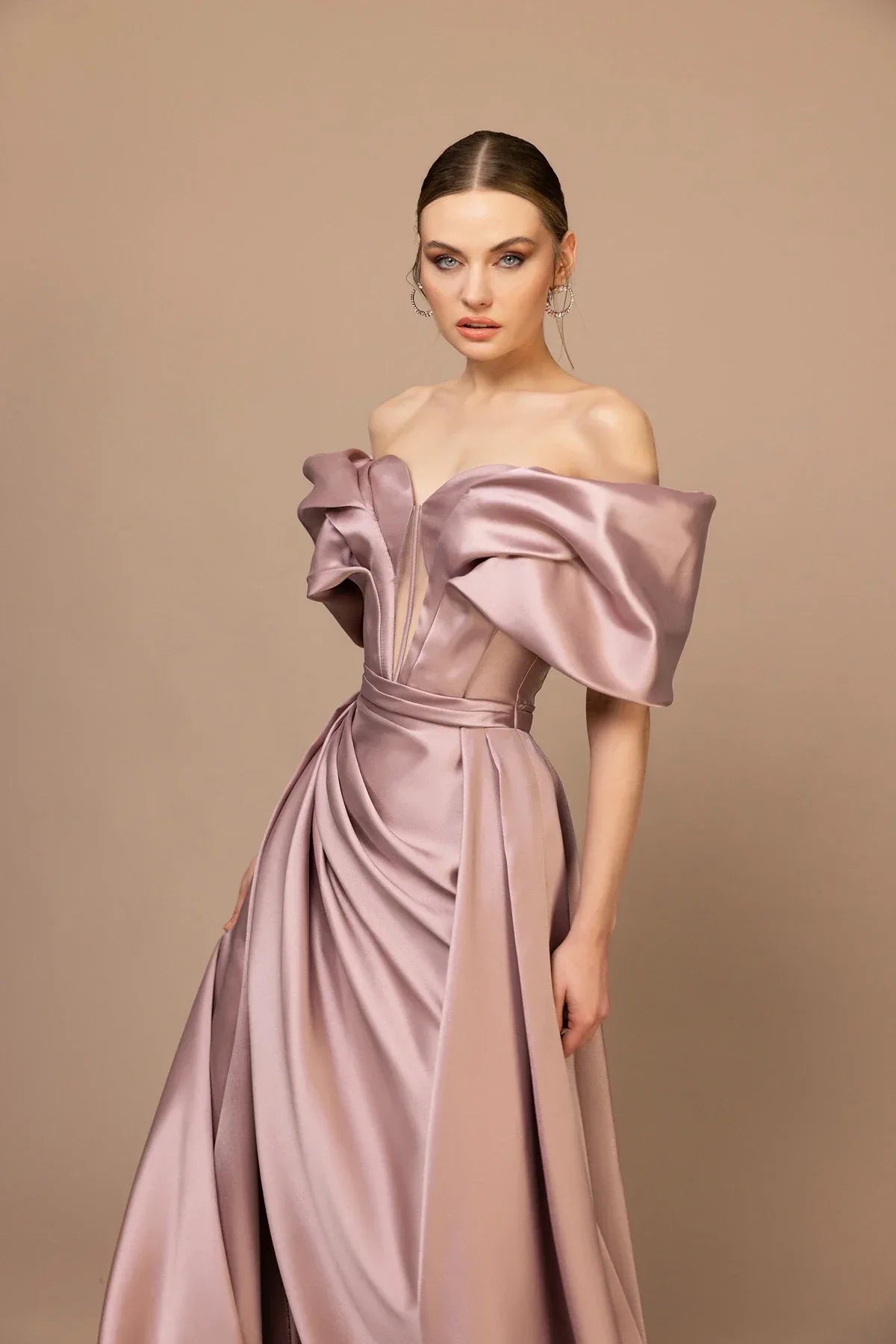 7145-Düşük Omuzlu Uzun Kollu Drapeli Yırtmaçlı Uzun Elbise - Kenzel