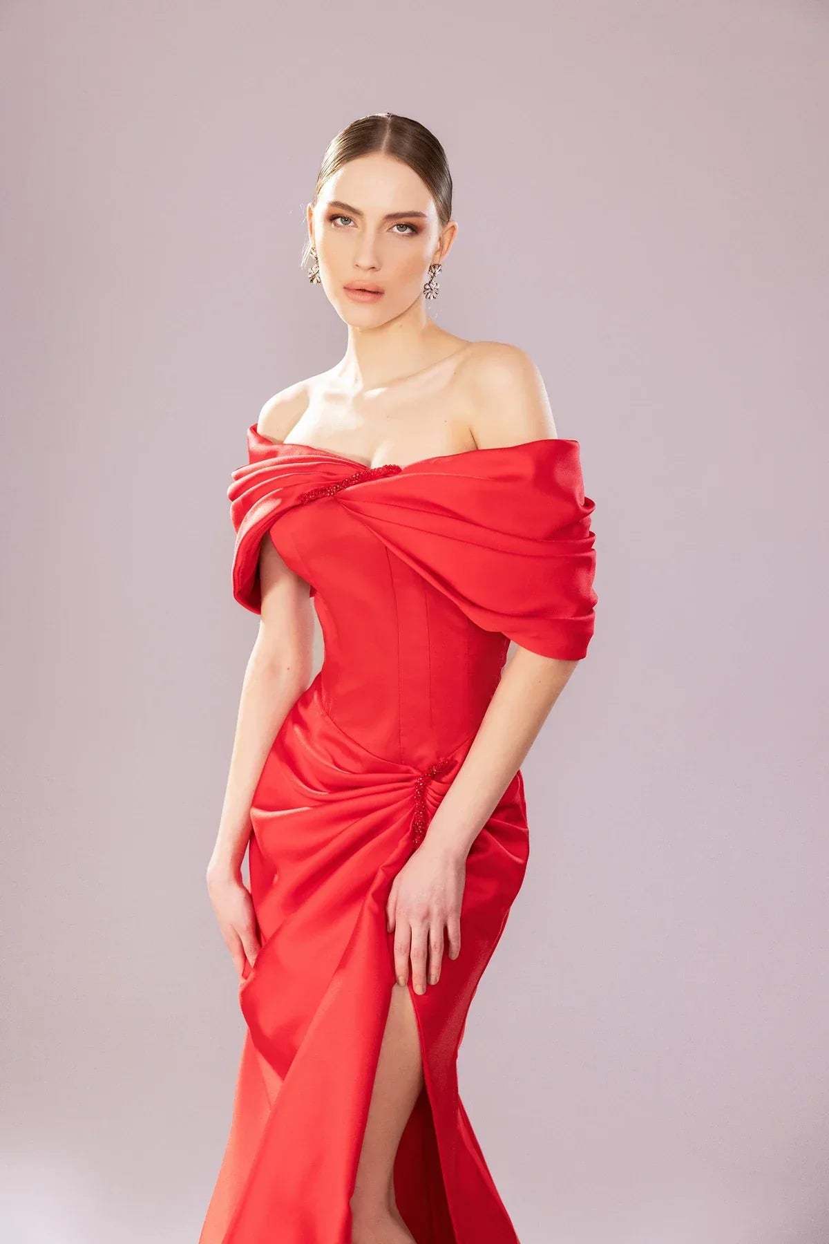 7154-Drapeli Düşük Omuzlu Yırtmaçlı Uzun Abiye - Kenzel