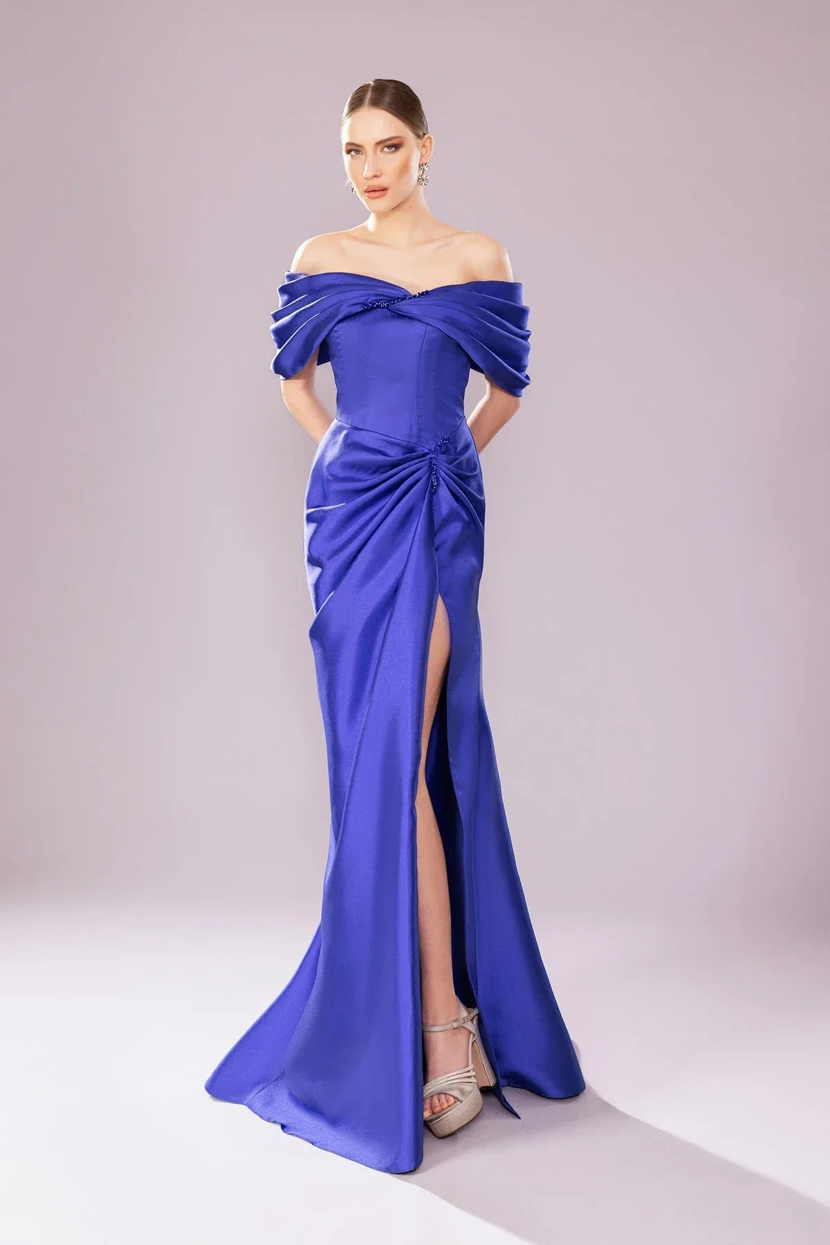 7154-Drapeli Düşük Omuzlu Yırtmaçlı Uzun Abiye - Kenzel