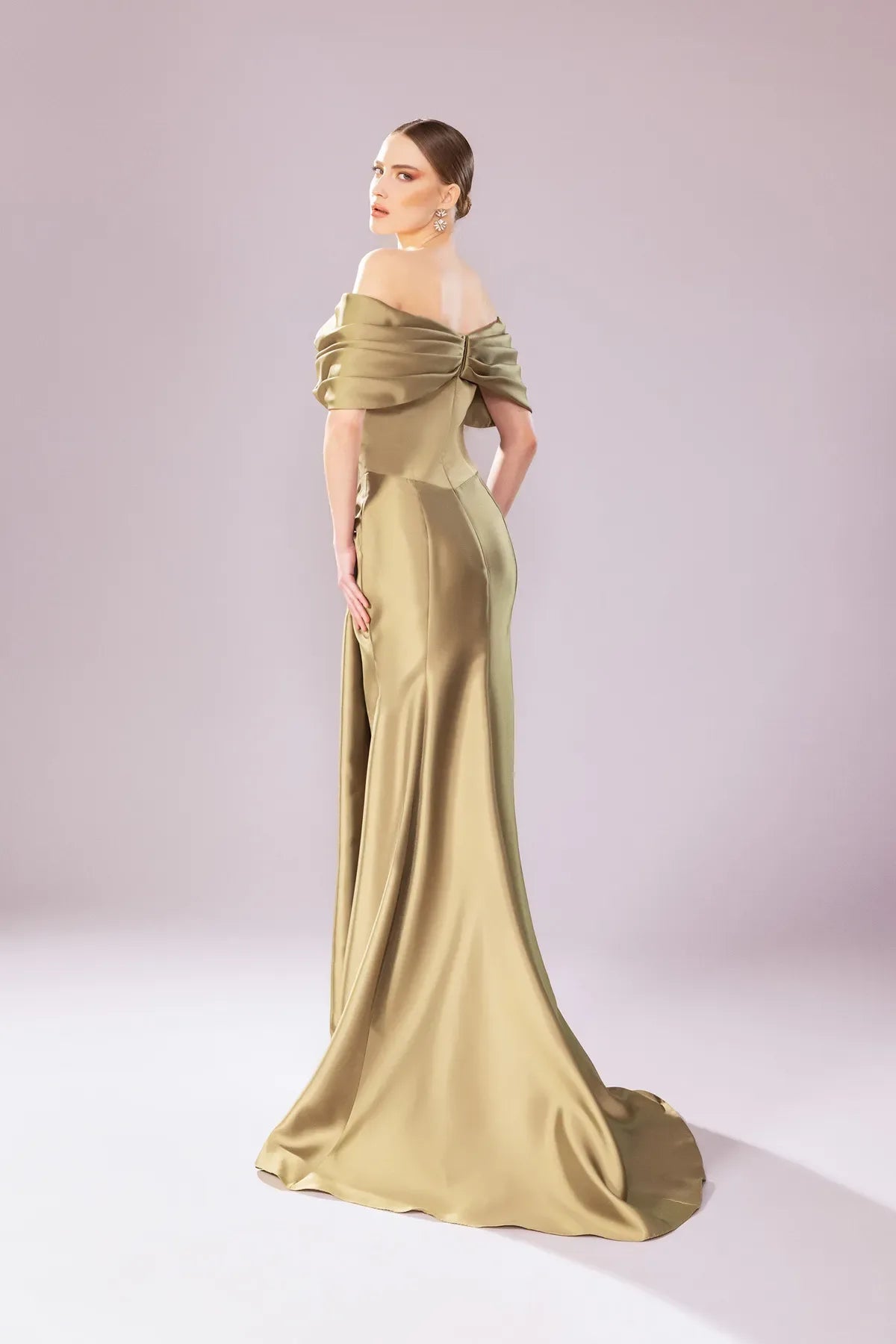 7154-Drapeli Düşük Omuzlu Yırtmaçlı Uzun Abiye - Kenzel