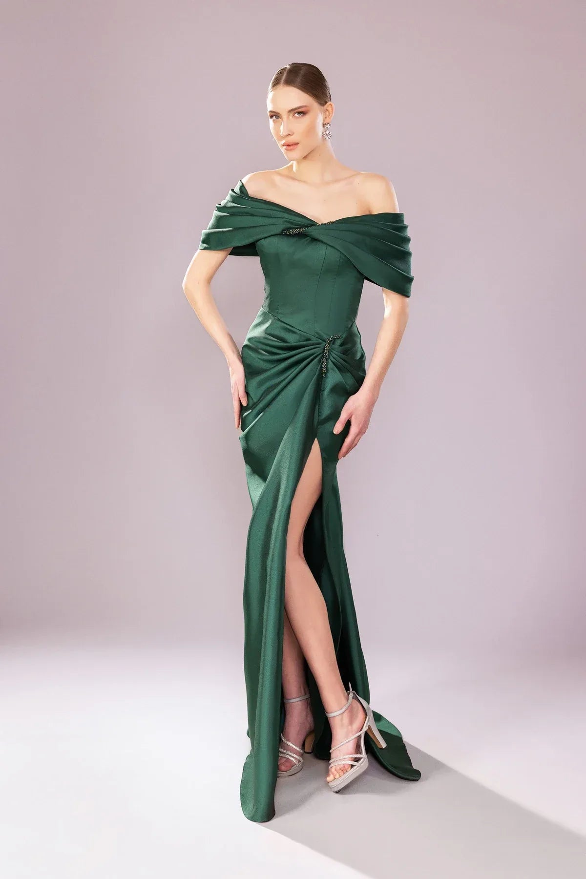 7154-Drapeli Düşük Omuzlu Yırtmaçlı Uzun Abiye - Kenzel