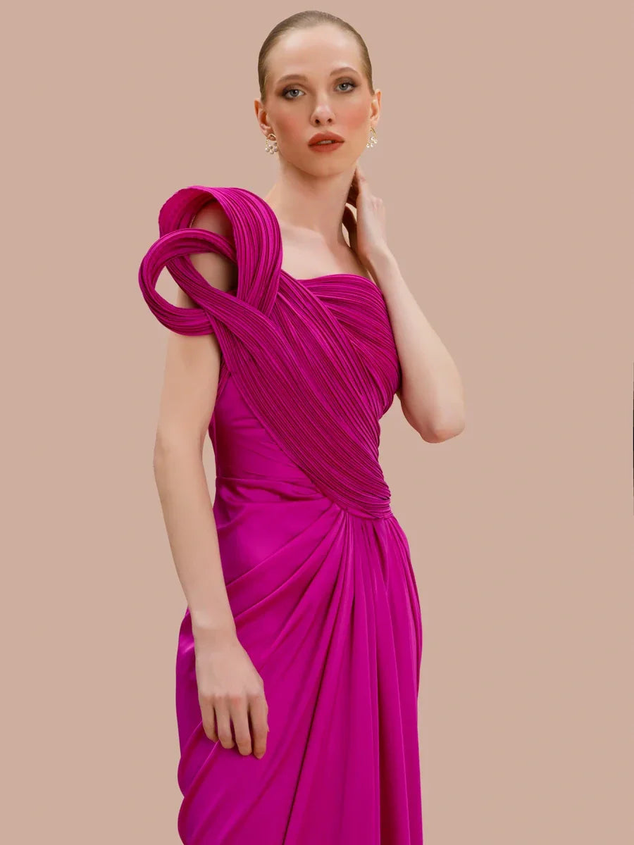 7157-Tek Omuz Drapeli Yırtmaçlı Uzun Abiye Elbise