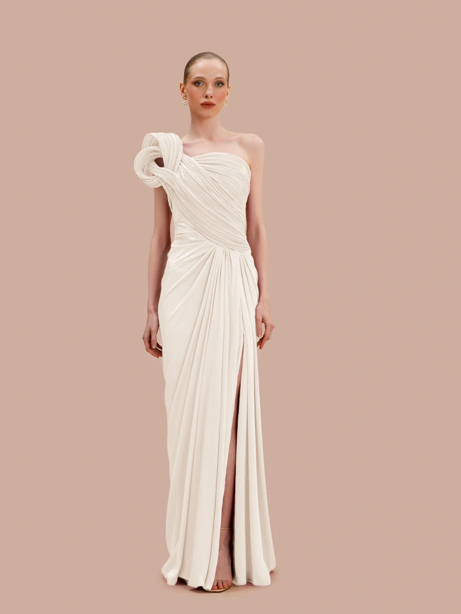 7157-Tek Omuz Drapeli Yırtmaçlı Uzun Abiye Elbise