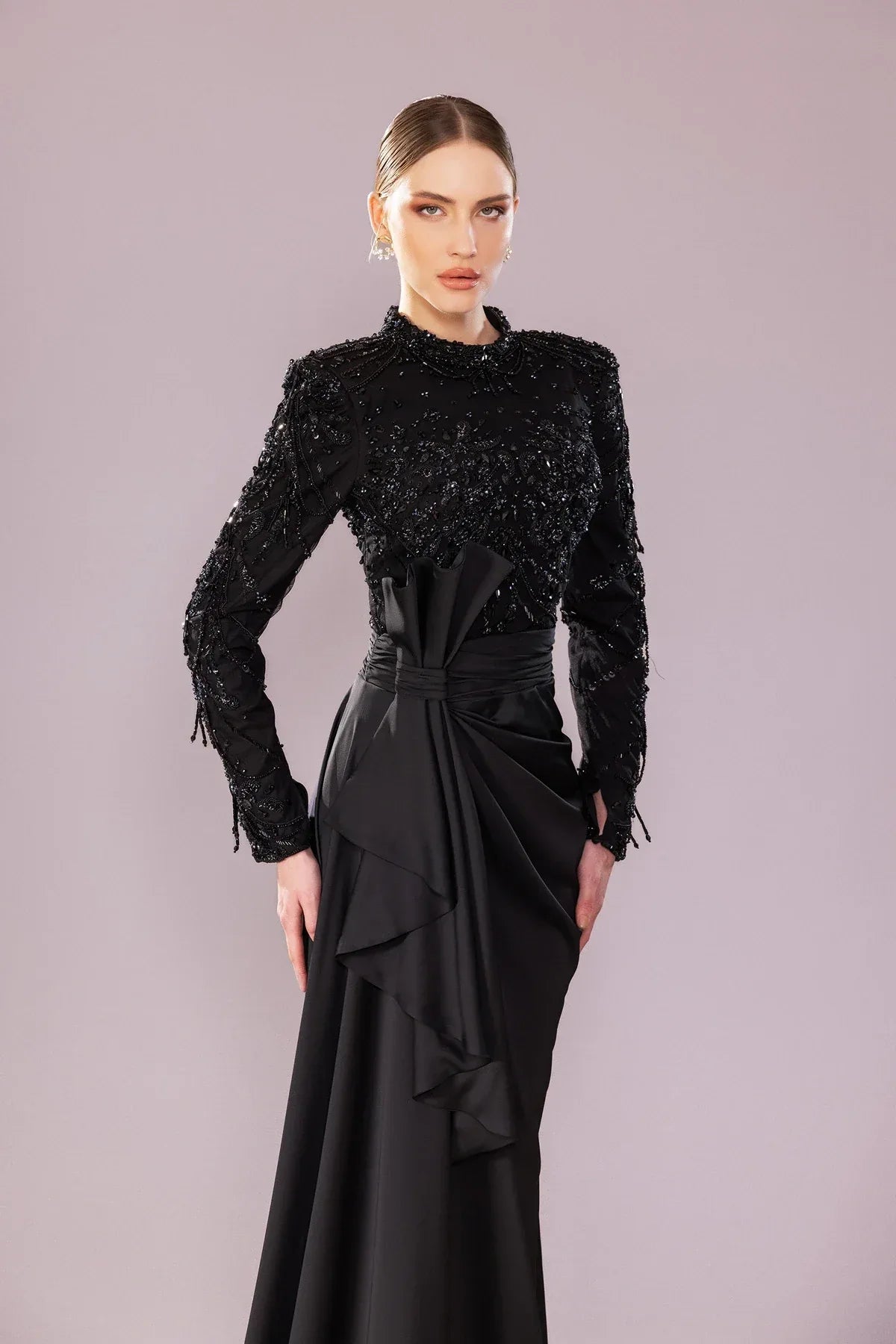 7208-İşlemeli Uzun Kollu Tesettür Elbise - Kenzel