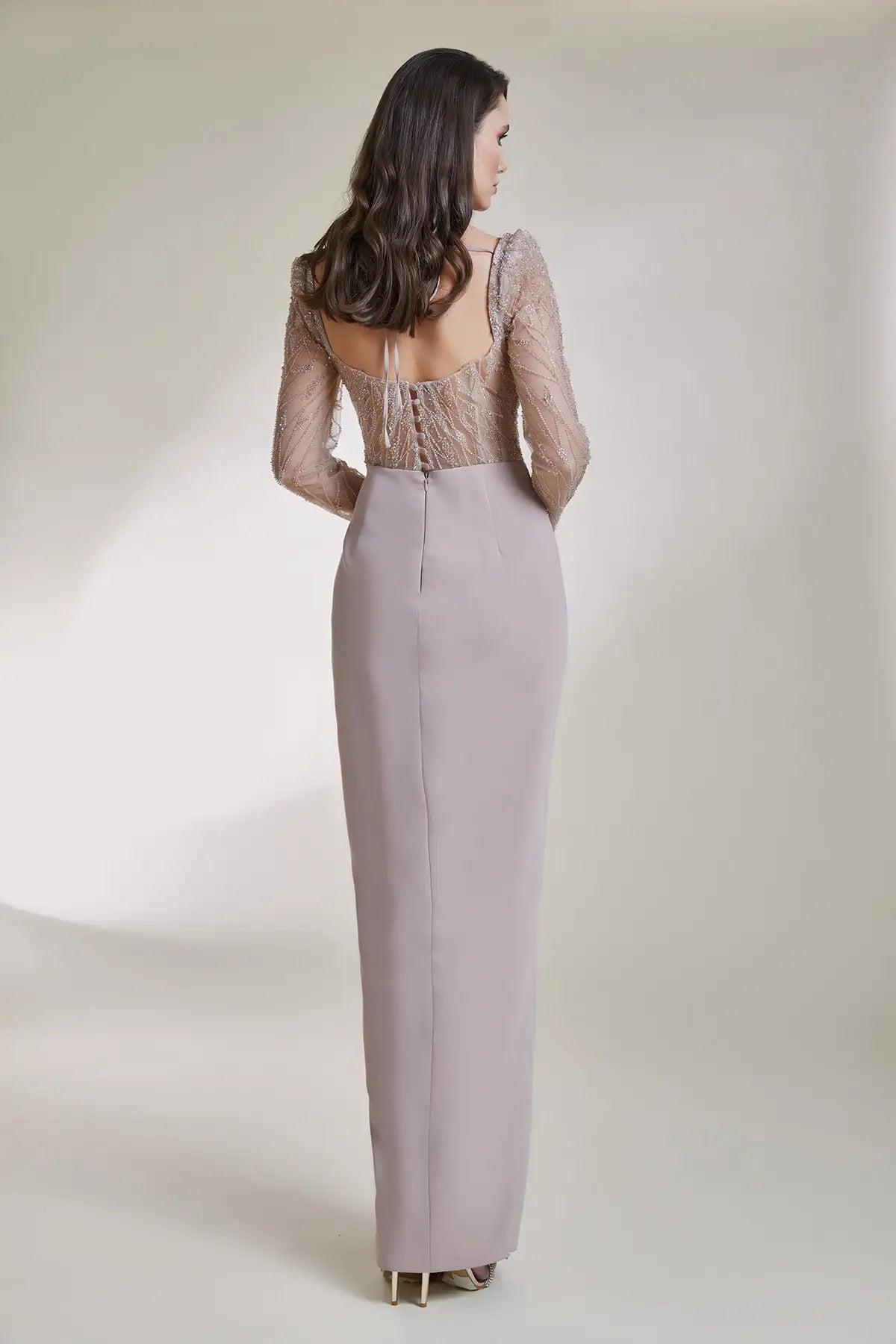 9053-Kalp Yaka Uzun Kol Yırtmaçlı Midi Abiye