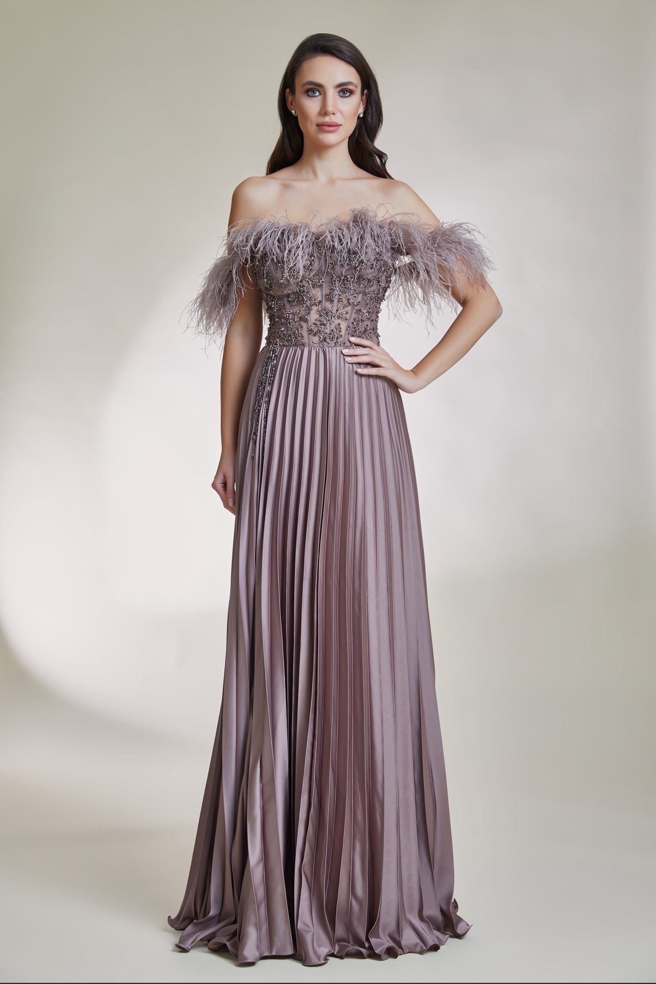 Otriş Detaylı Düşük Omuzlu Piliseli Uzun Elbise 9071