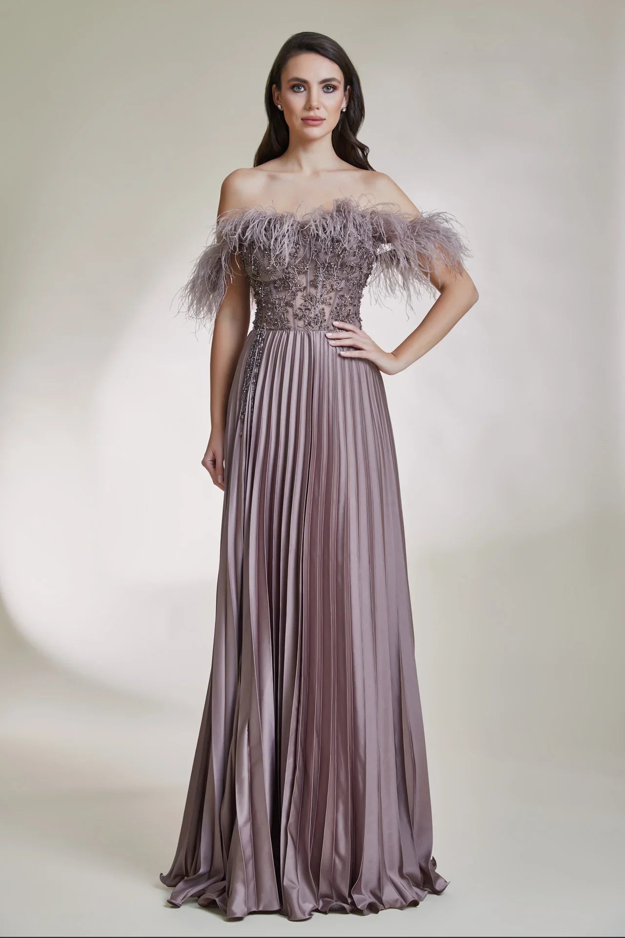 Otriş Detaylı Düşük Omuzlu Piliseli Uzun Elbise 9071